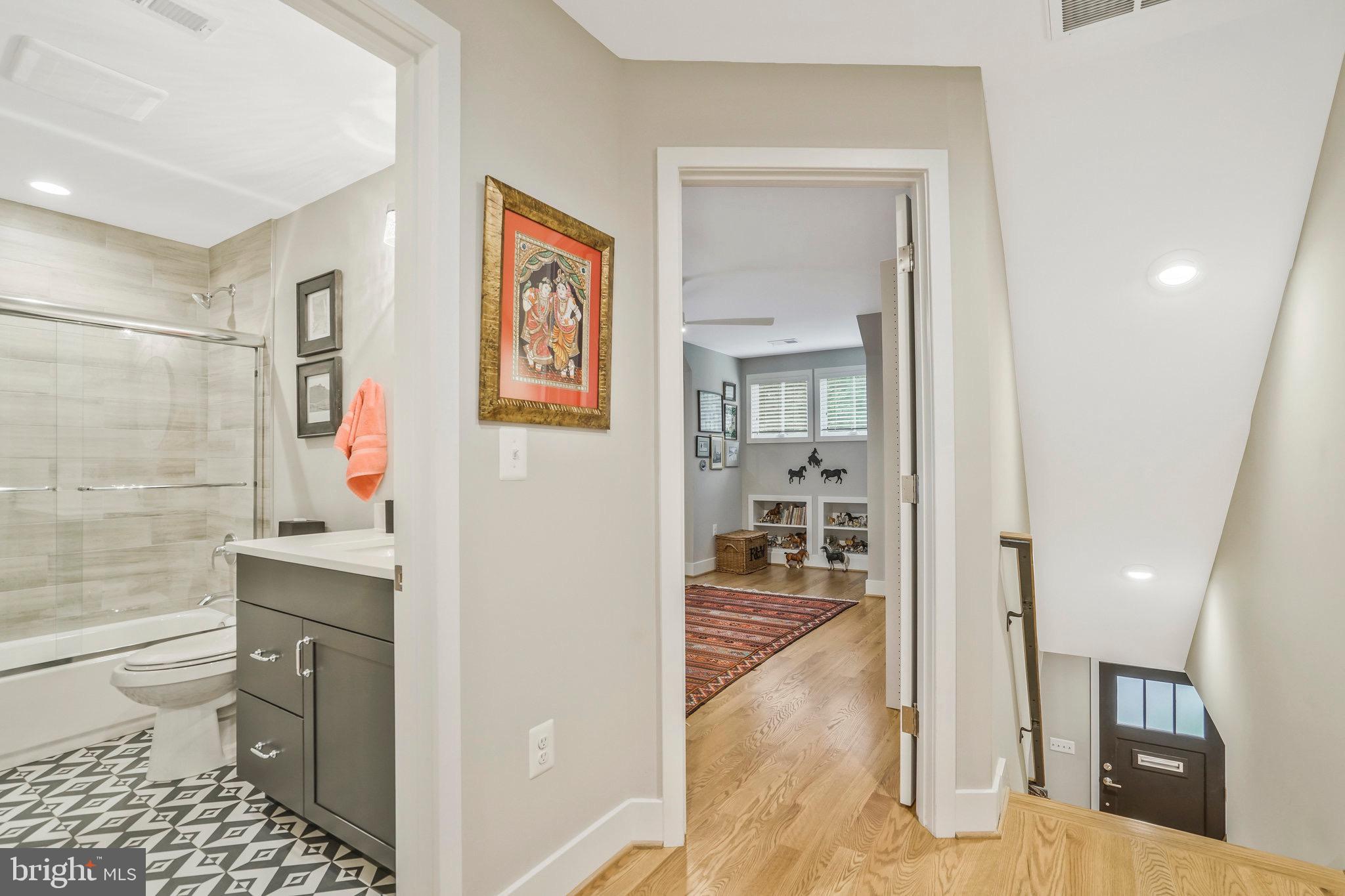 709 N KENMORE STREET