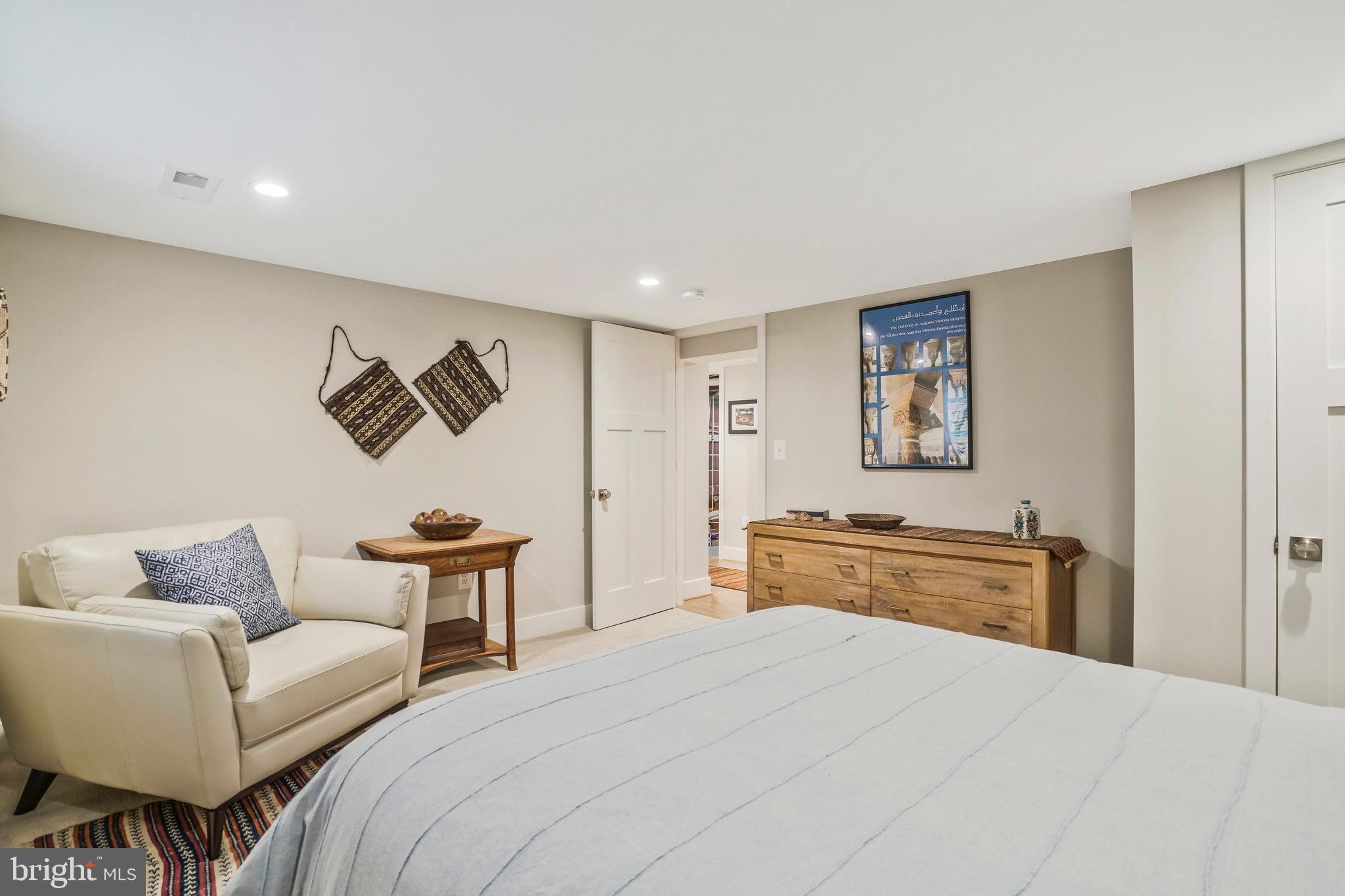 709 N KENMORE STREET