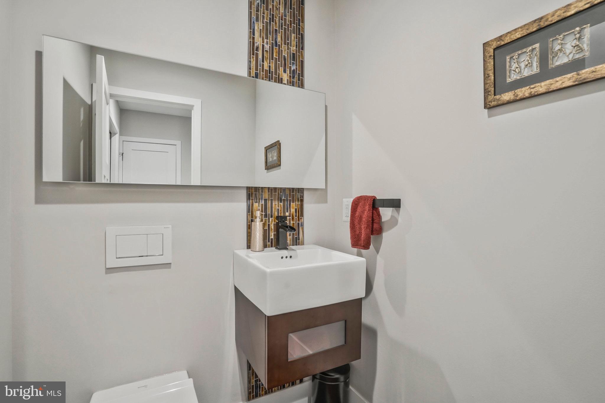 709 N KENMORE STREET