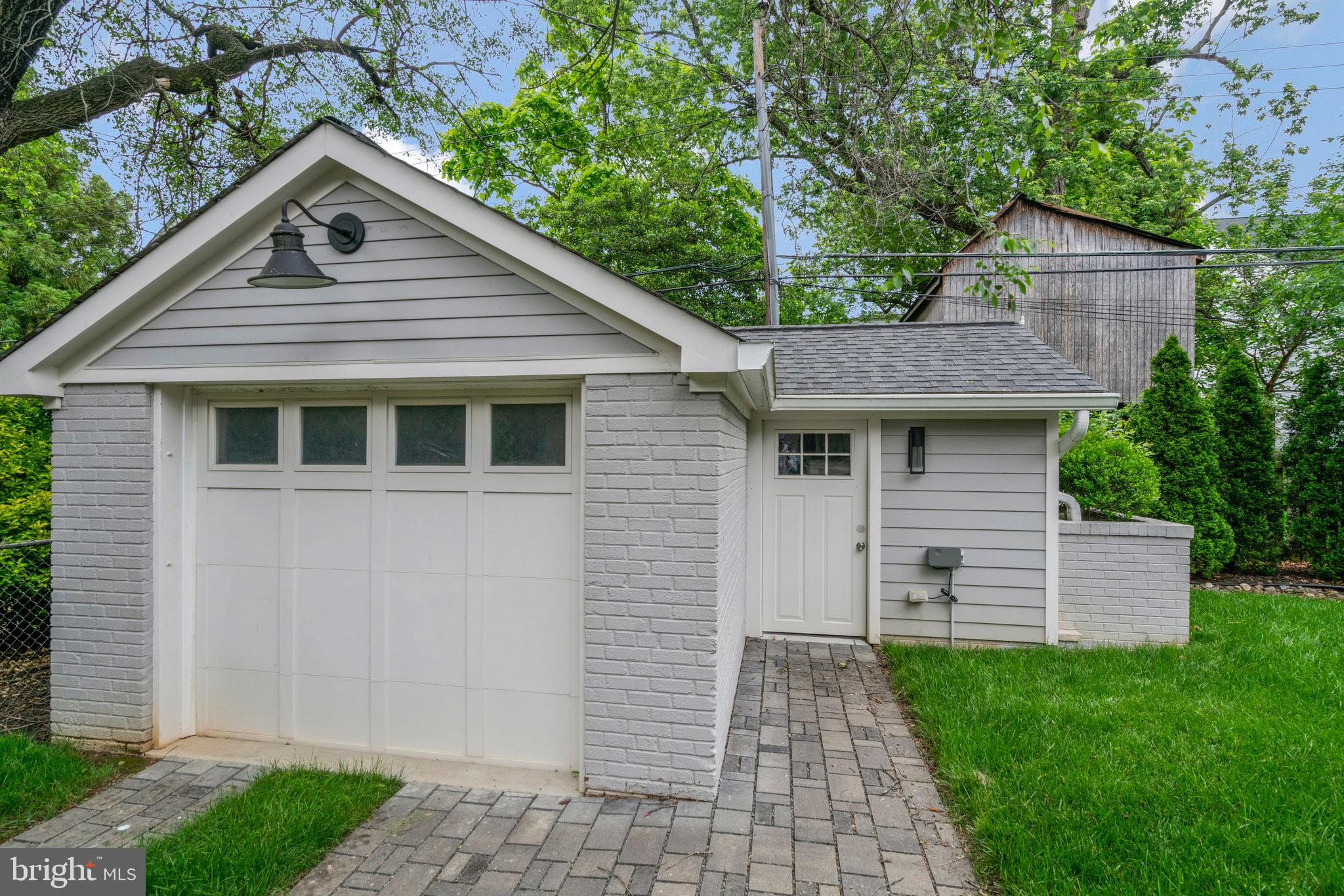 709 N KENMORE STREET