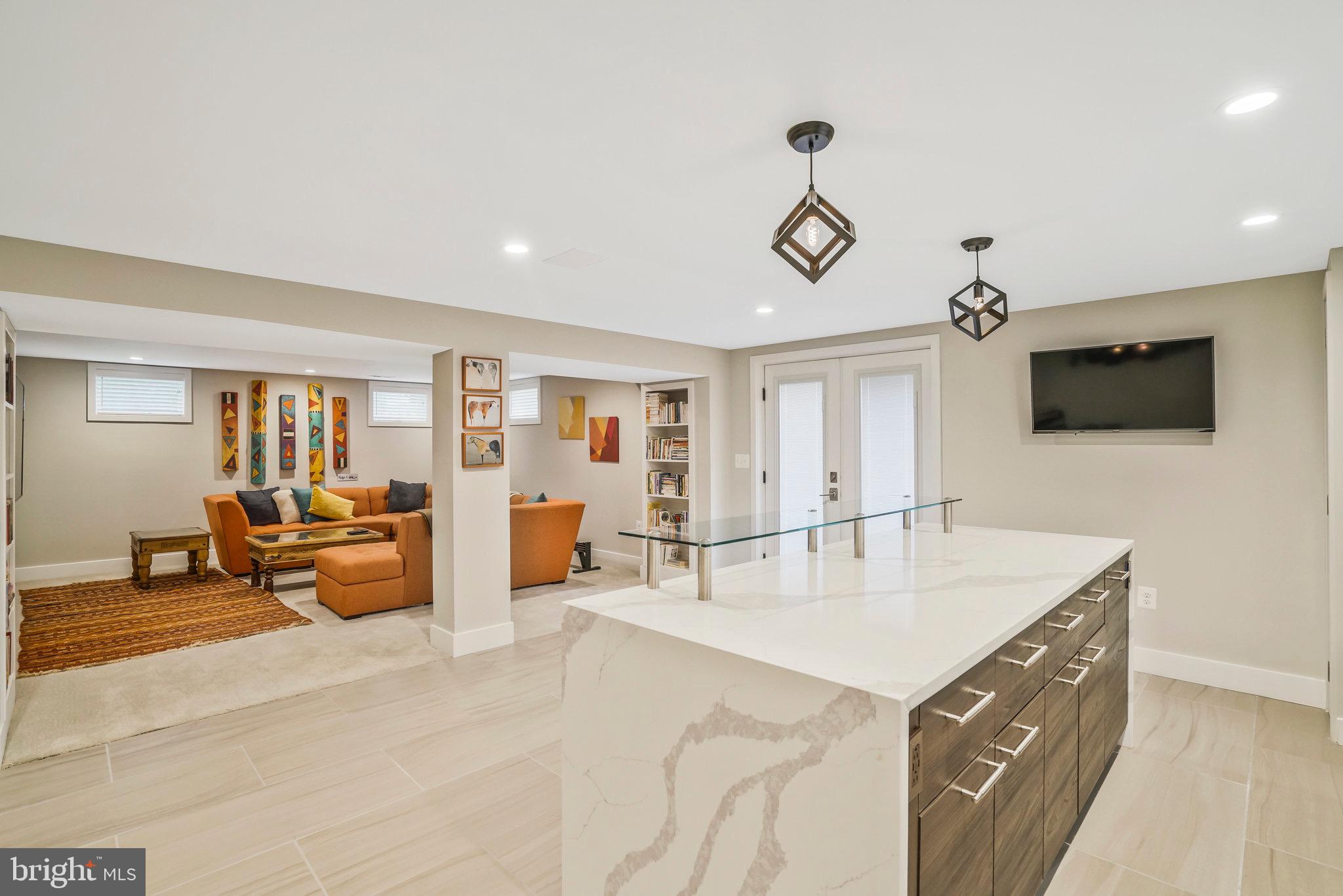 709 N KENMORE STREET