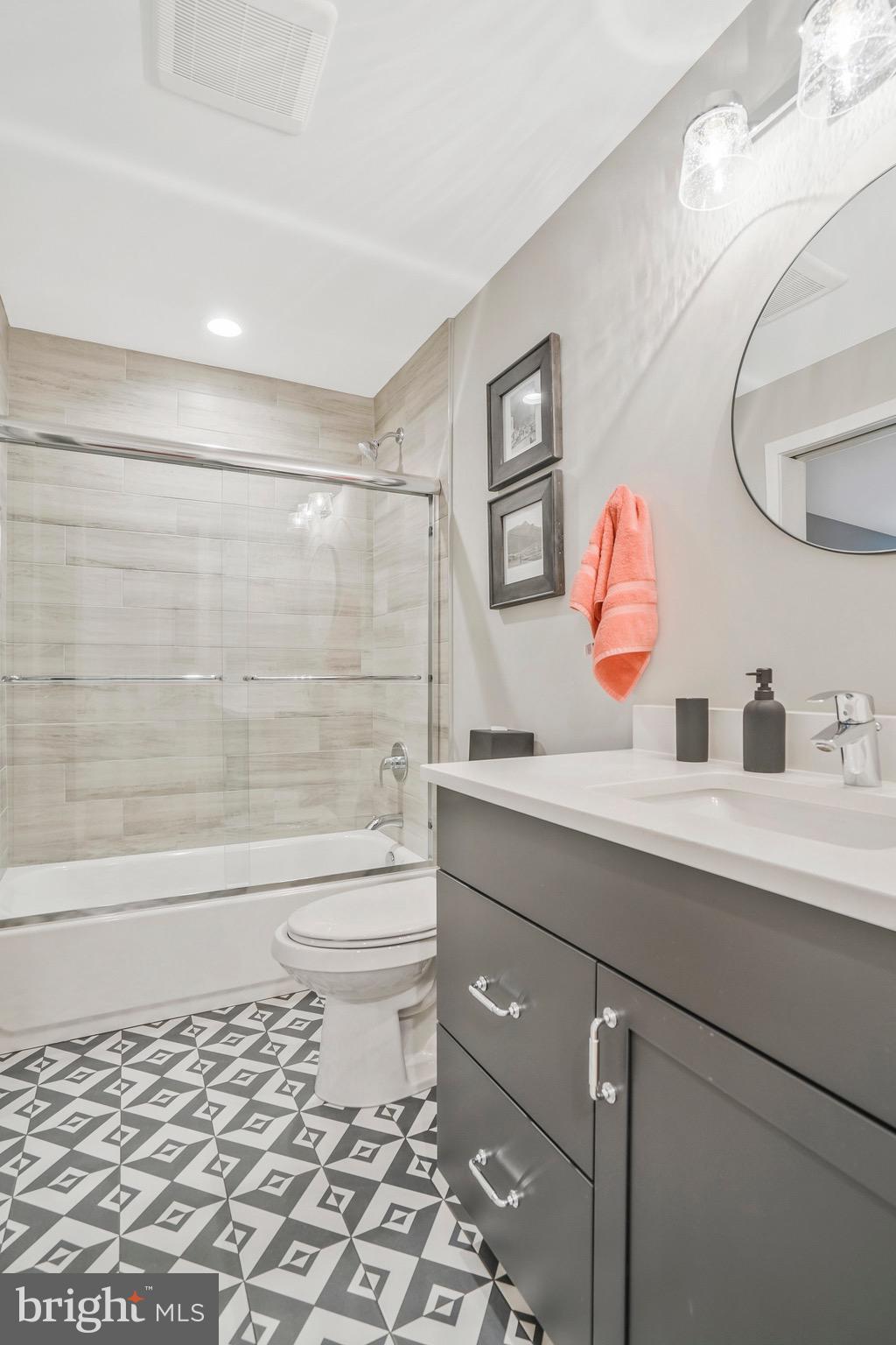 709 N KENMORE STREET