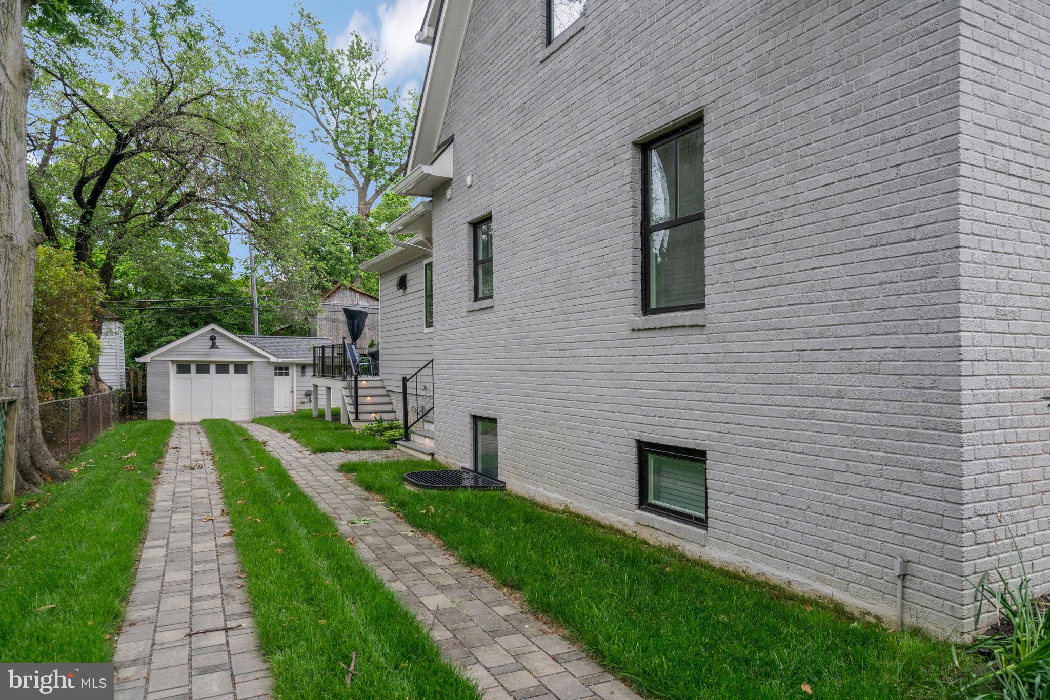 709 N KENMORE STREET