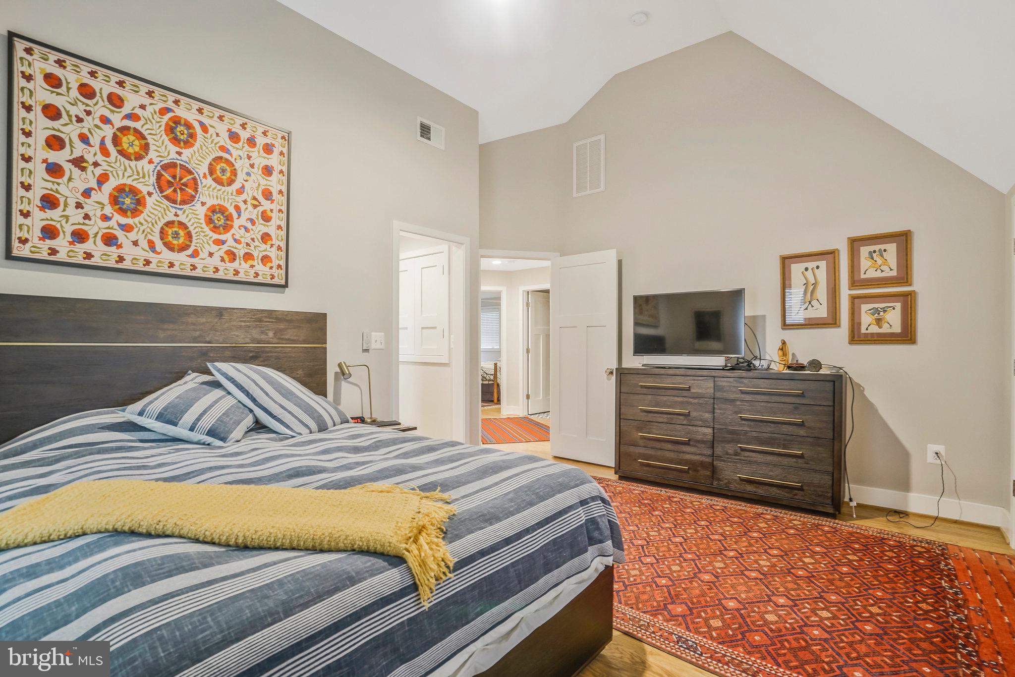 709 N KENMORE STREET