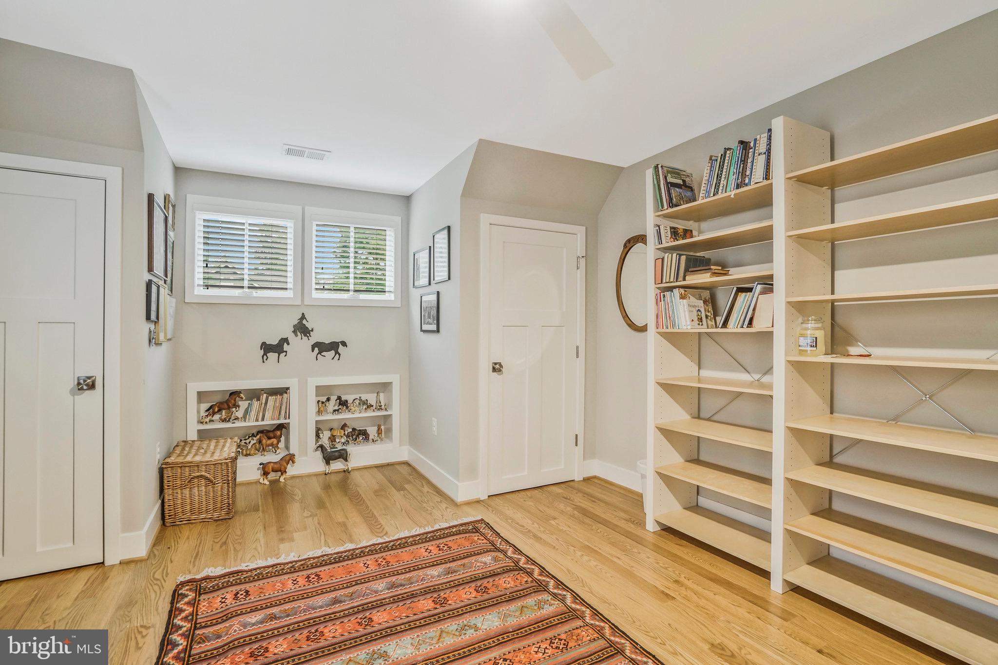 709 N KENMORE STREET