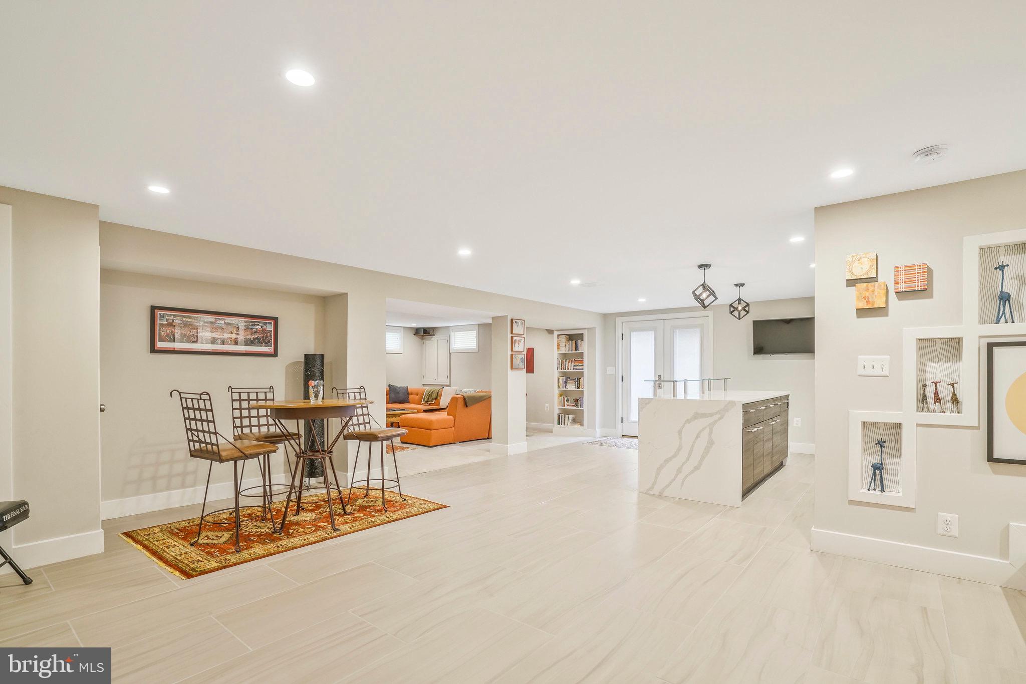 709 N KENMORE STREET