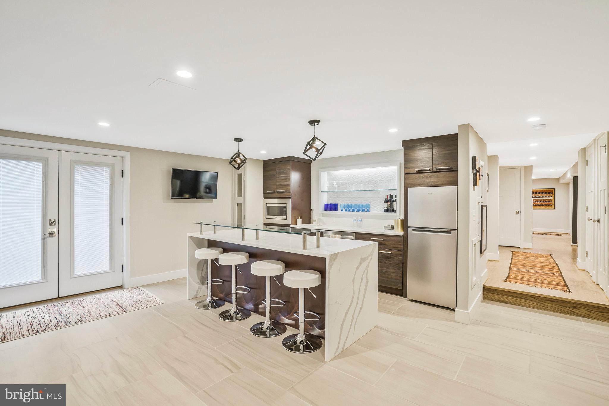 709 N KENMORE STREET