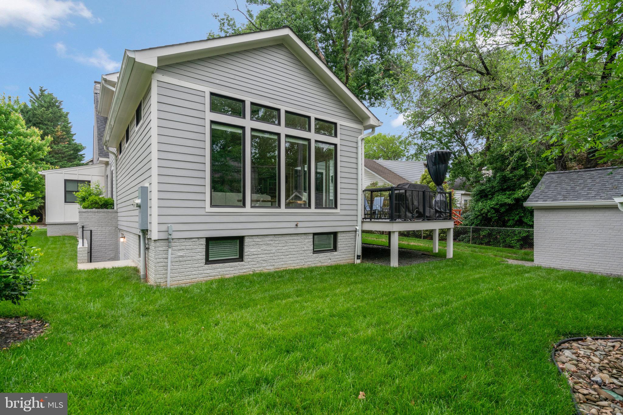 709 N KENMORE STREET