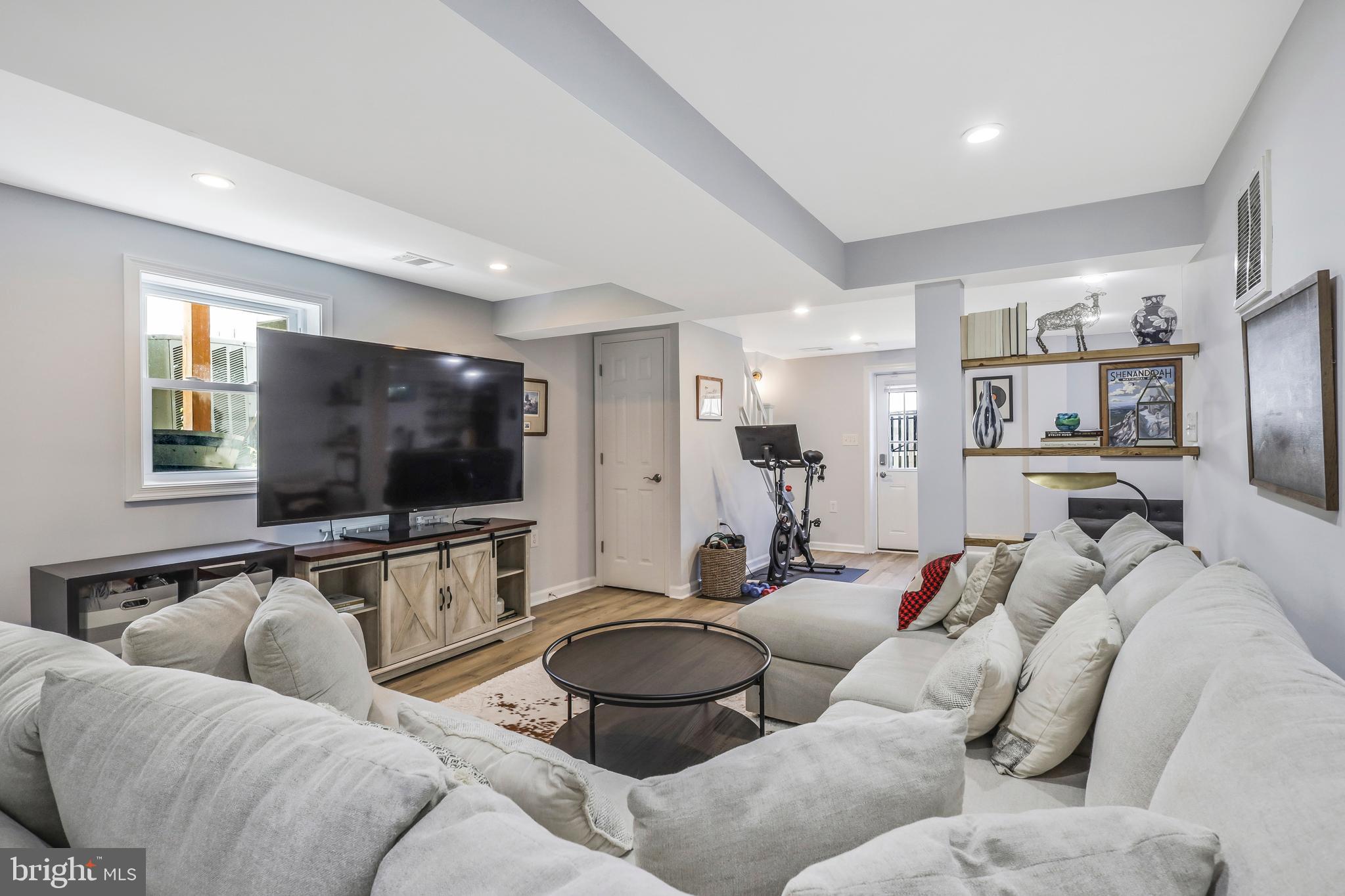 2020 N LINCOLN STREET