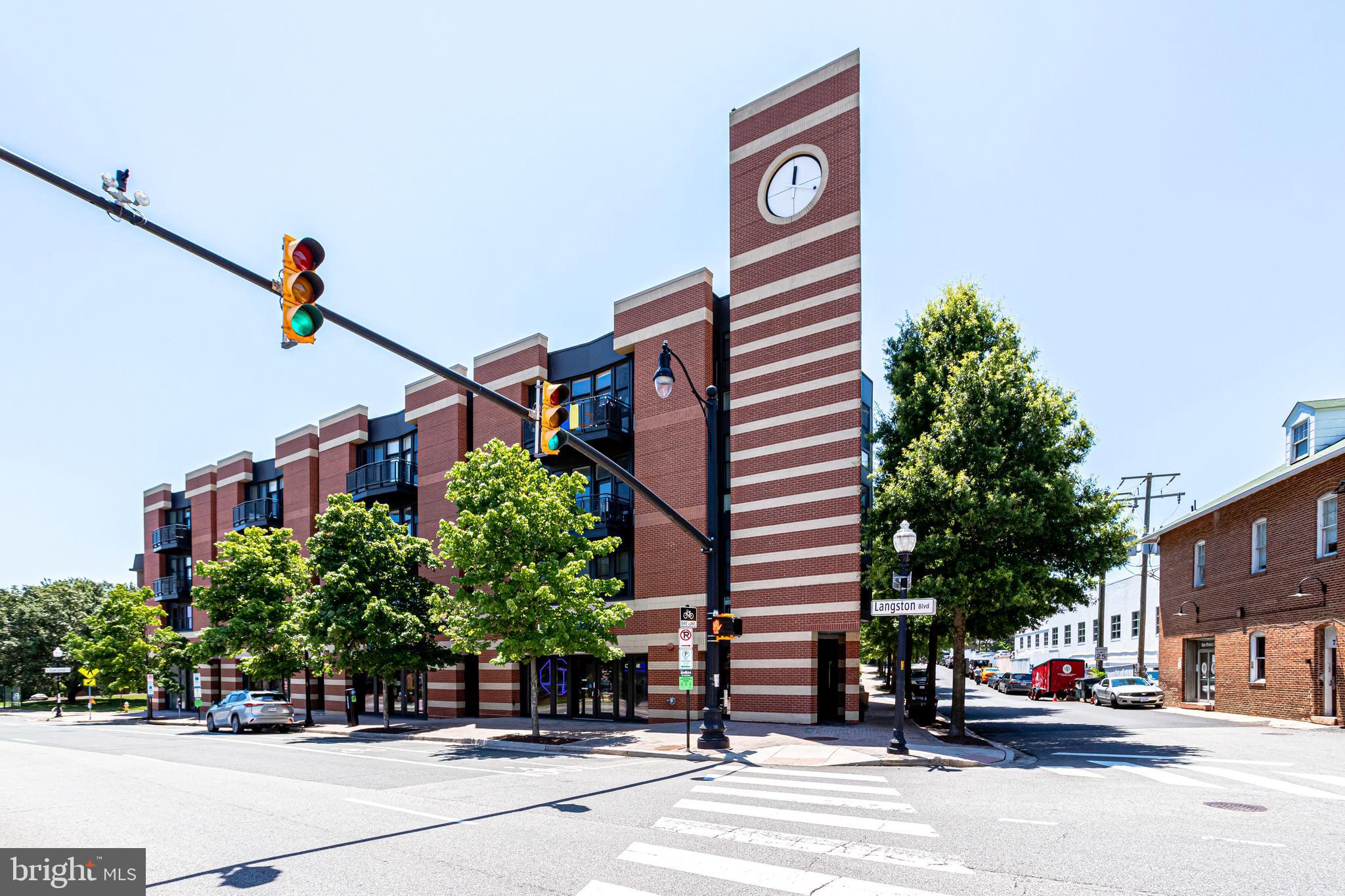 2020 N LINCOLN STREET