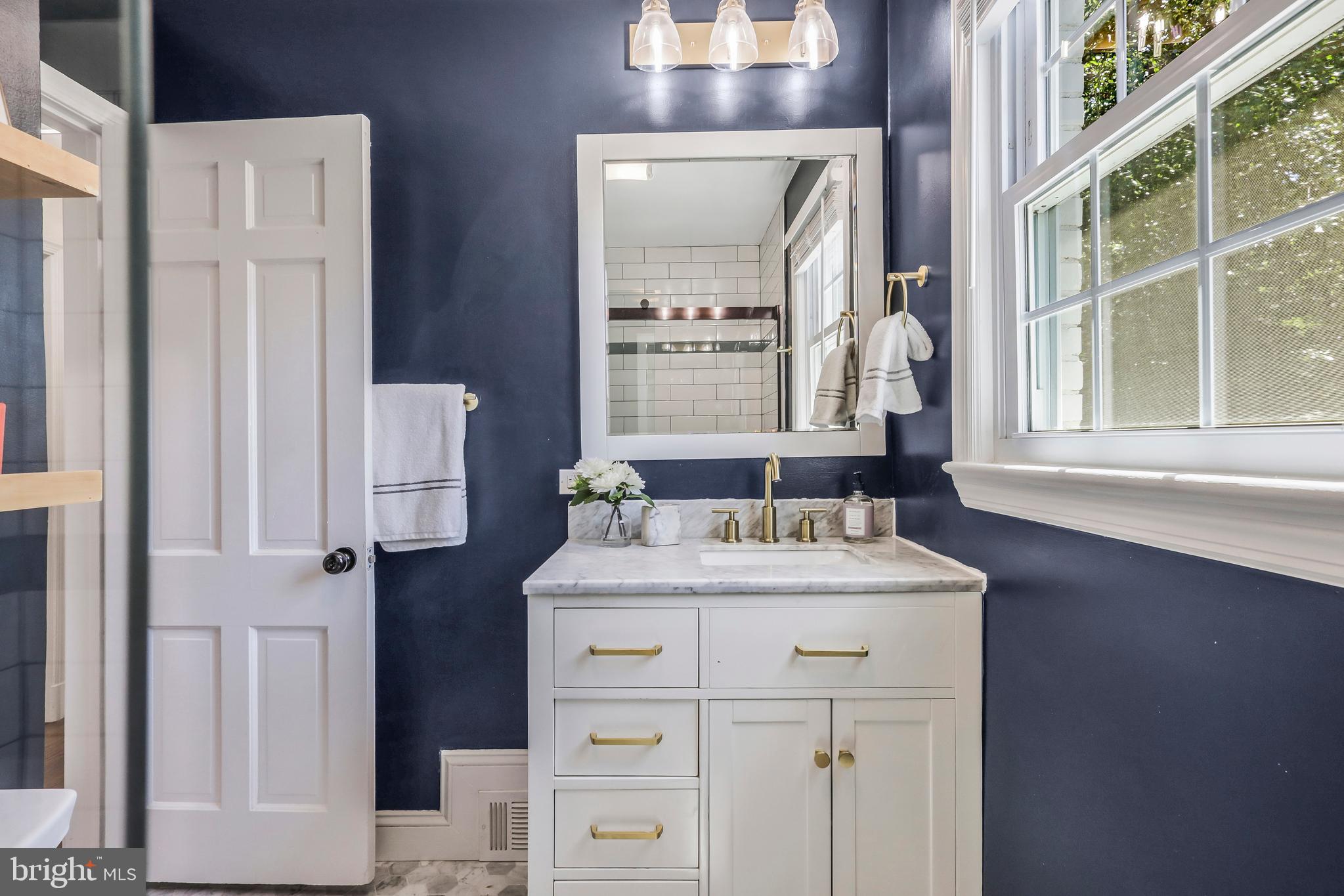 2020 N LINCOLN STREET