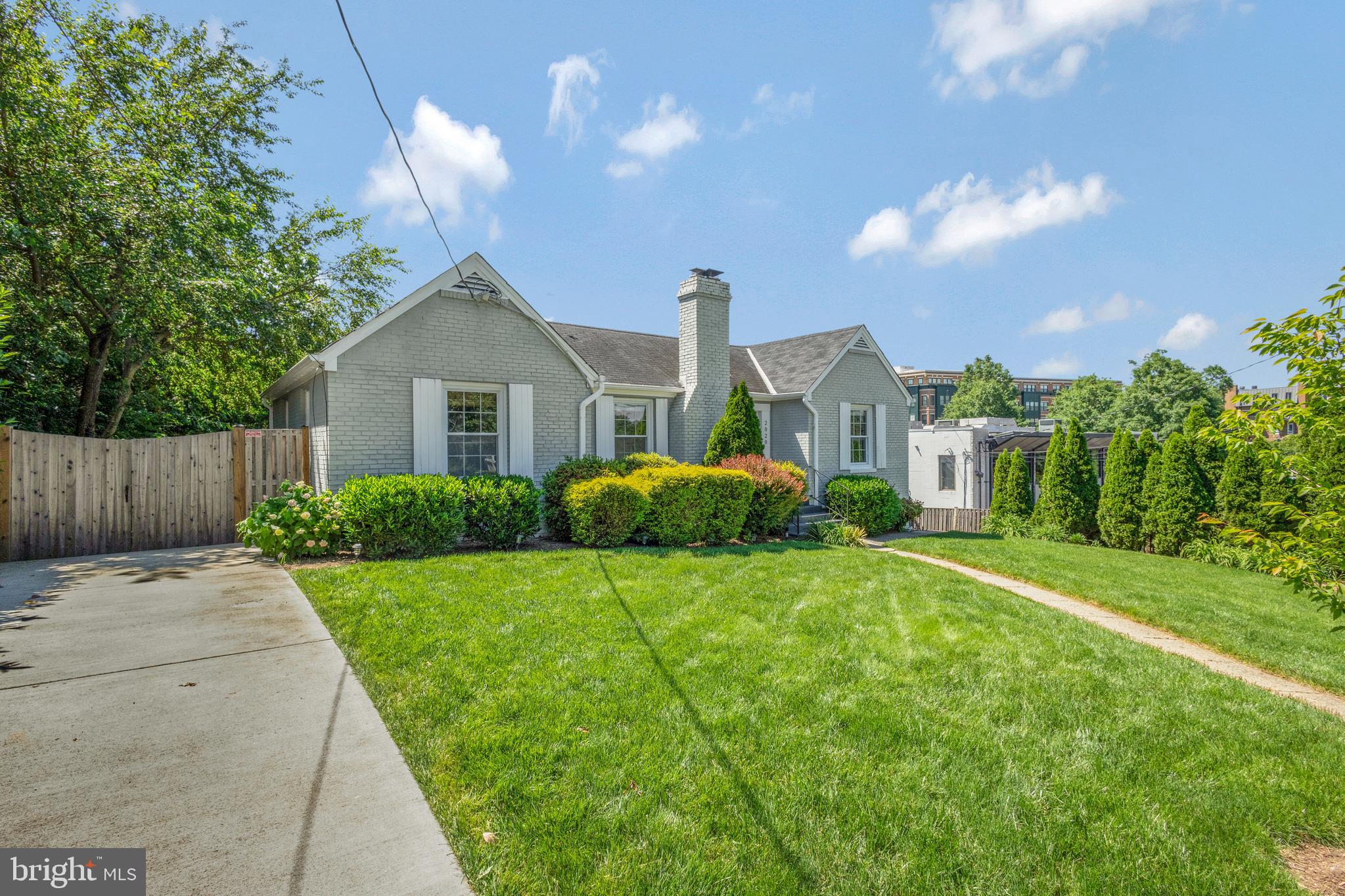 2020 N LINCOLN STREET