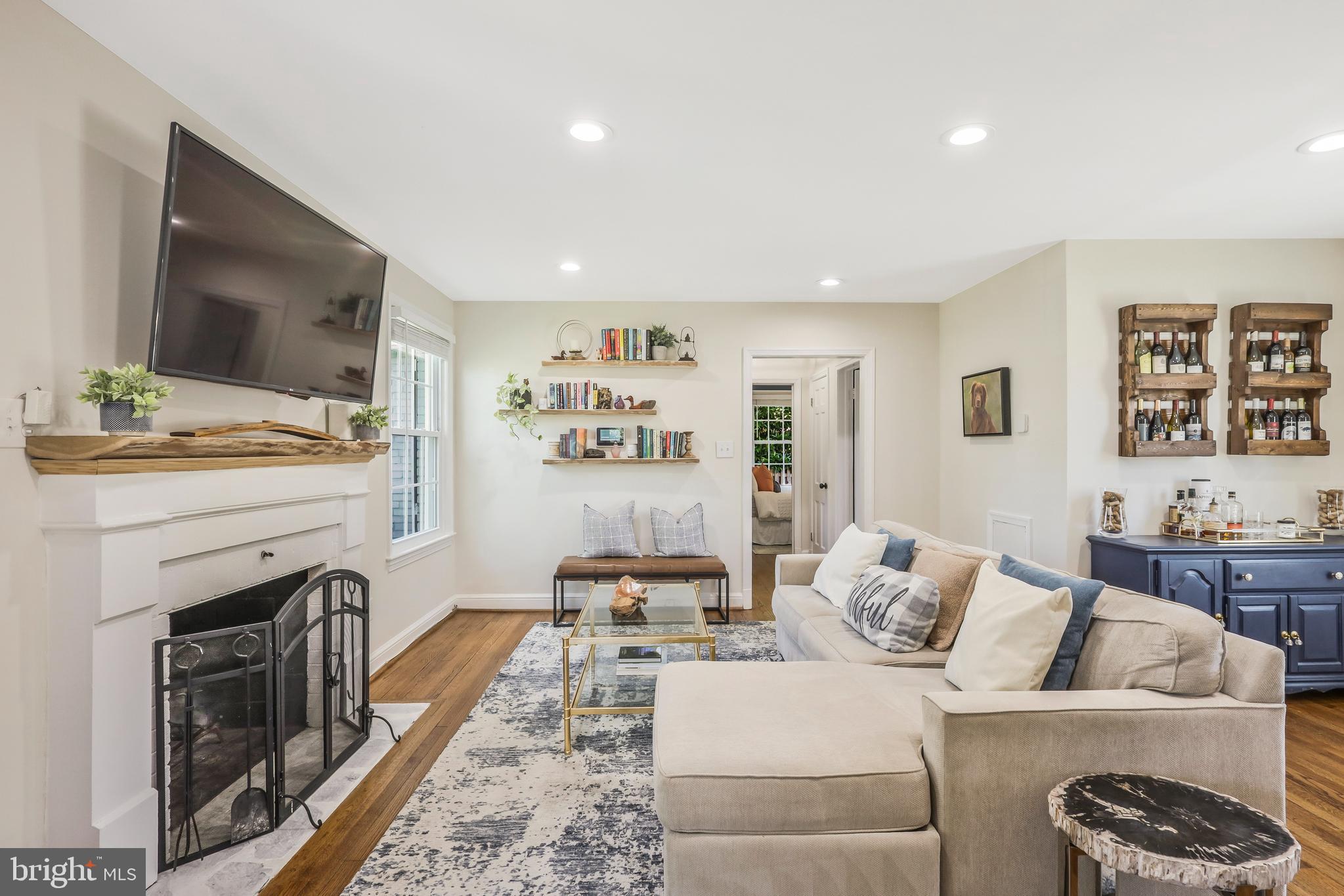 2020 N LINCOLN STREET