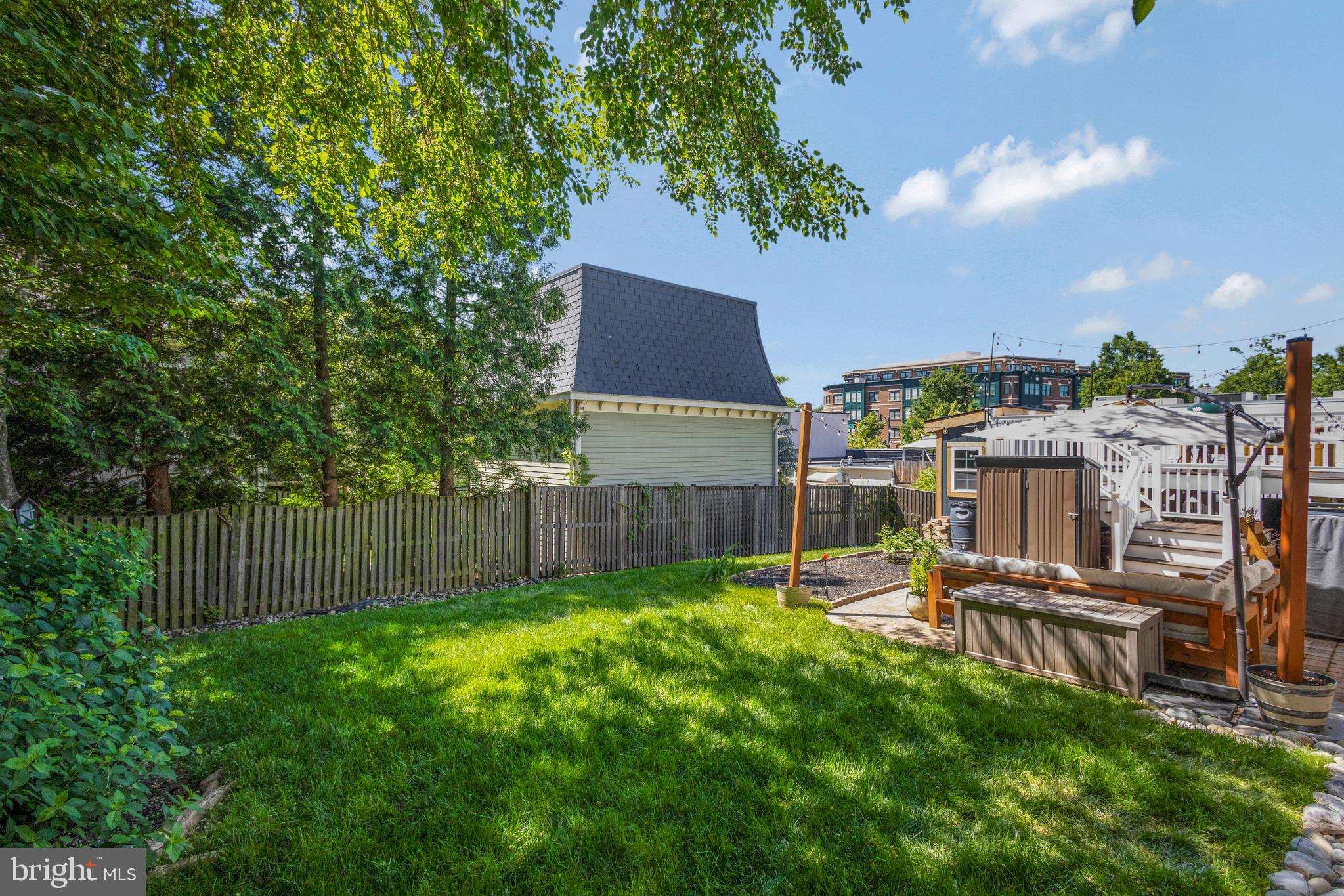 2020 N LINCOLN STREET