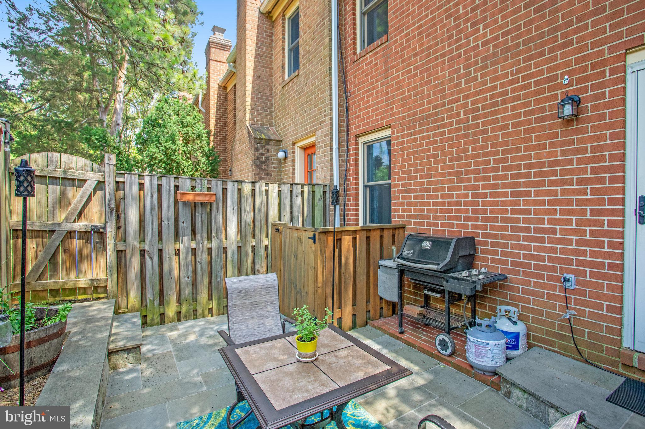 840 N FREDERICK STREET