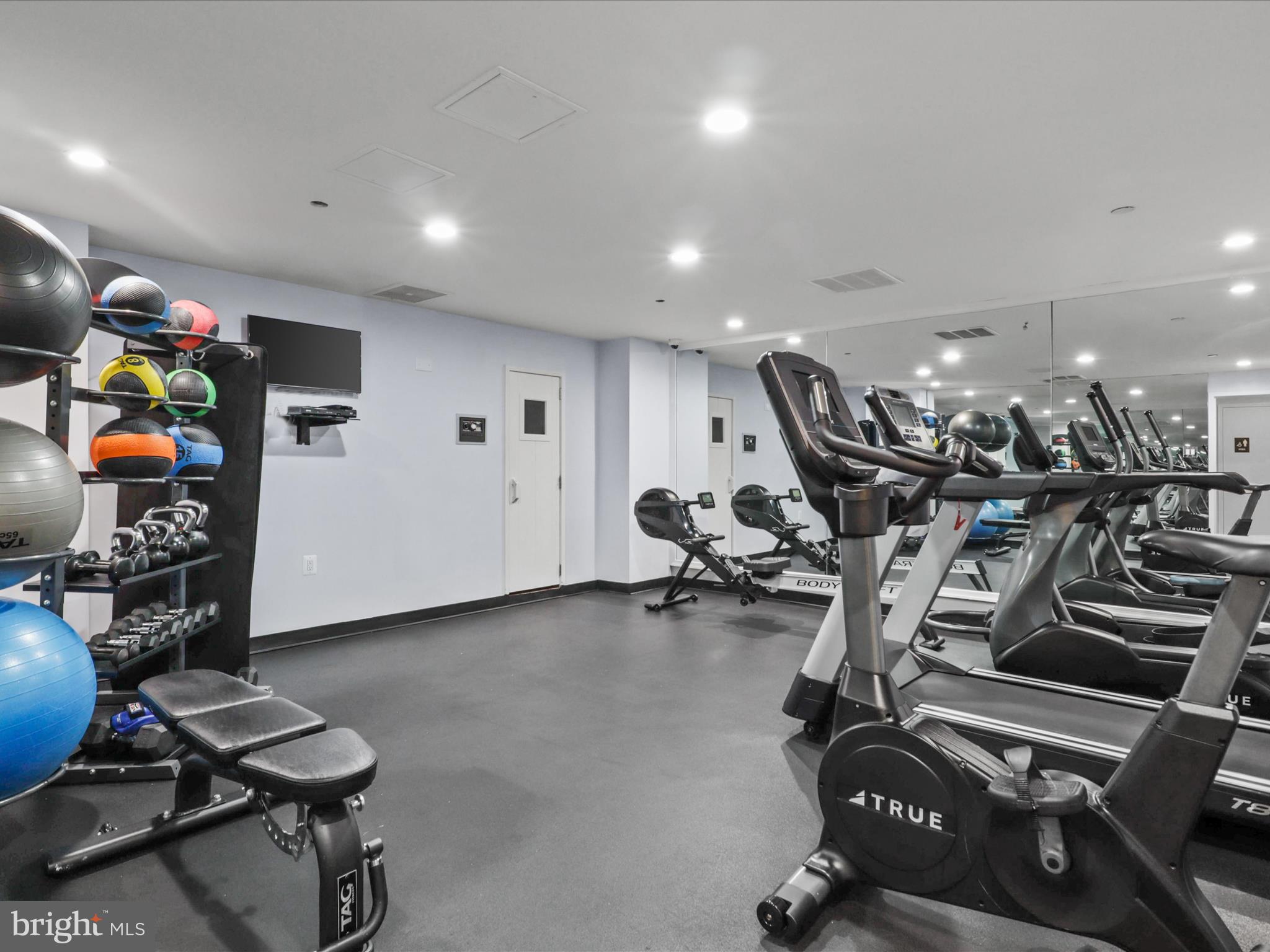 1301 N COURTHOUSE ROAD 1008