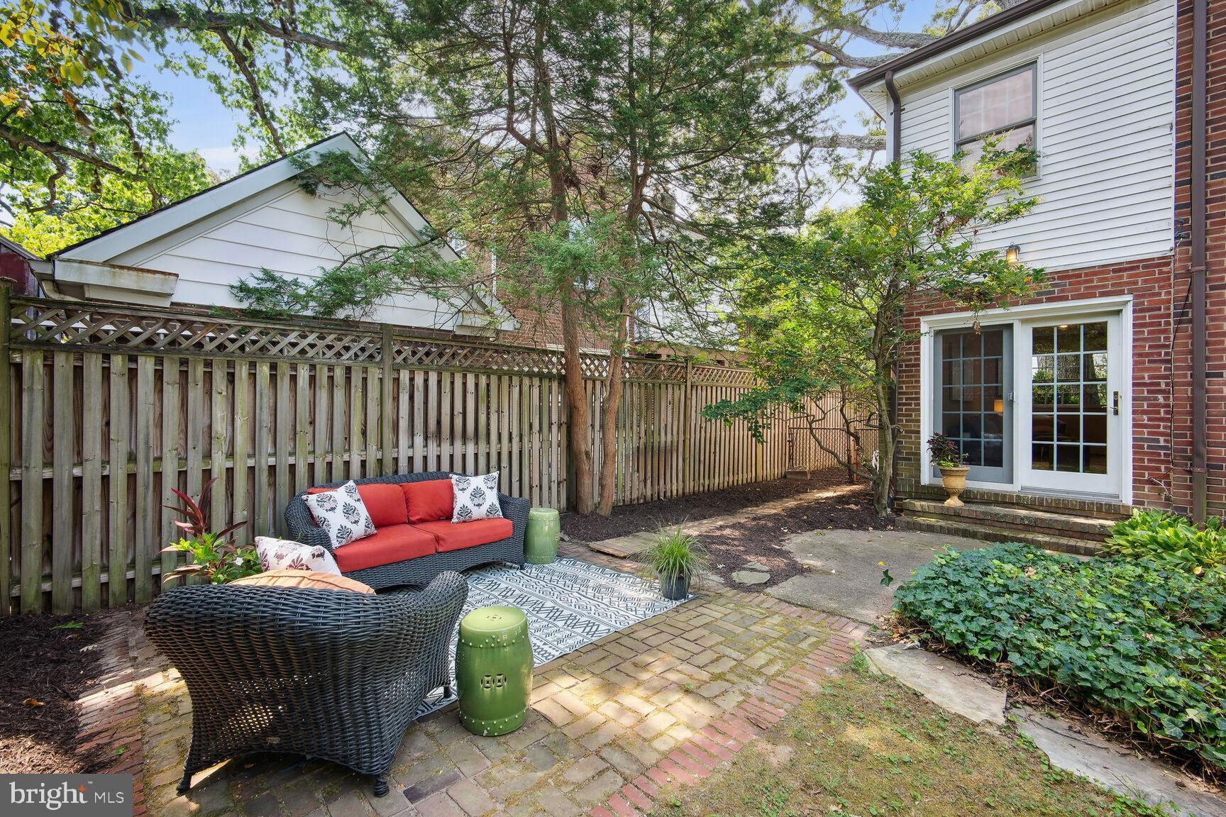 419 N JACKSON STREET