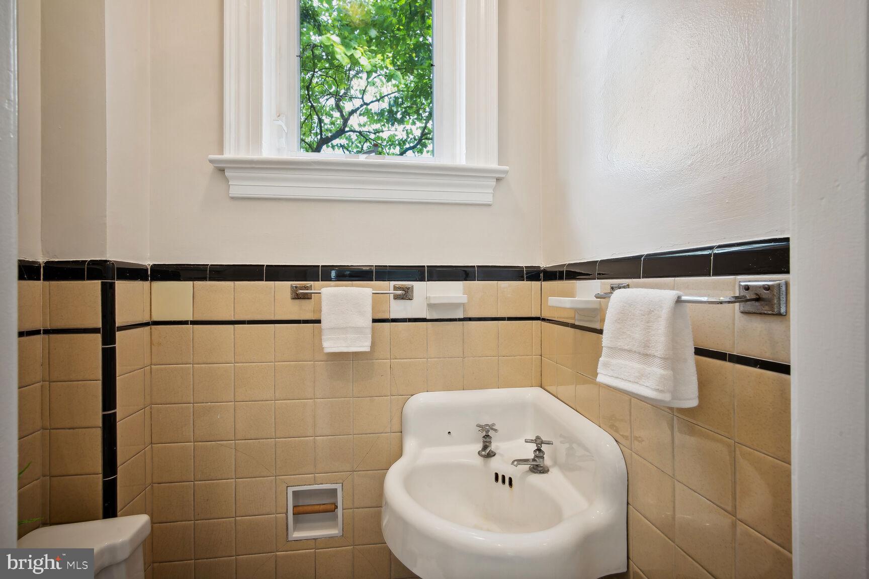 419 N JACKSON STREET