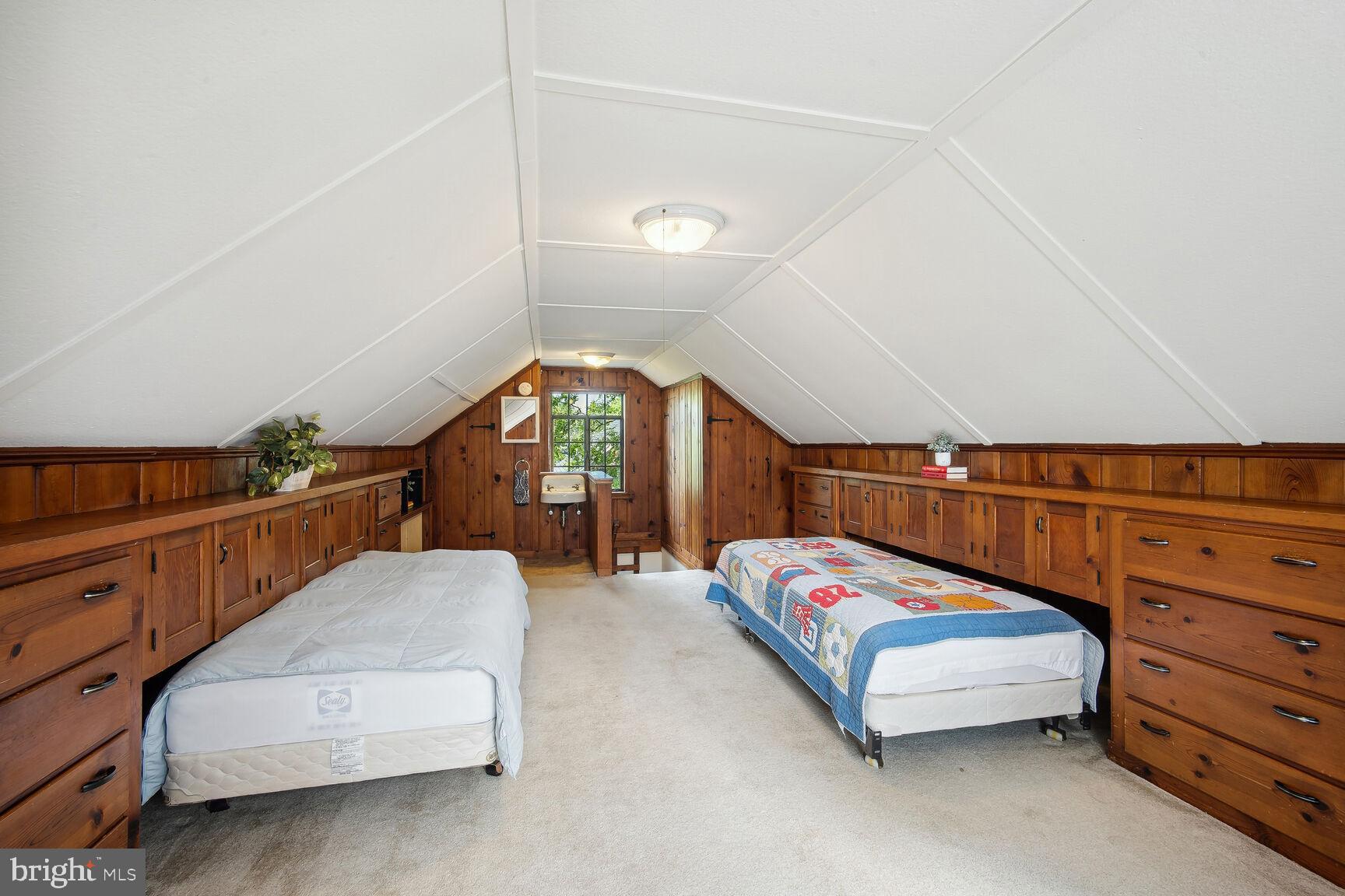 419 N JACKSON STREET