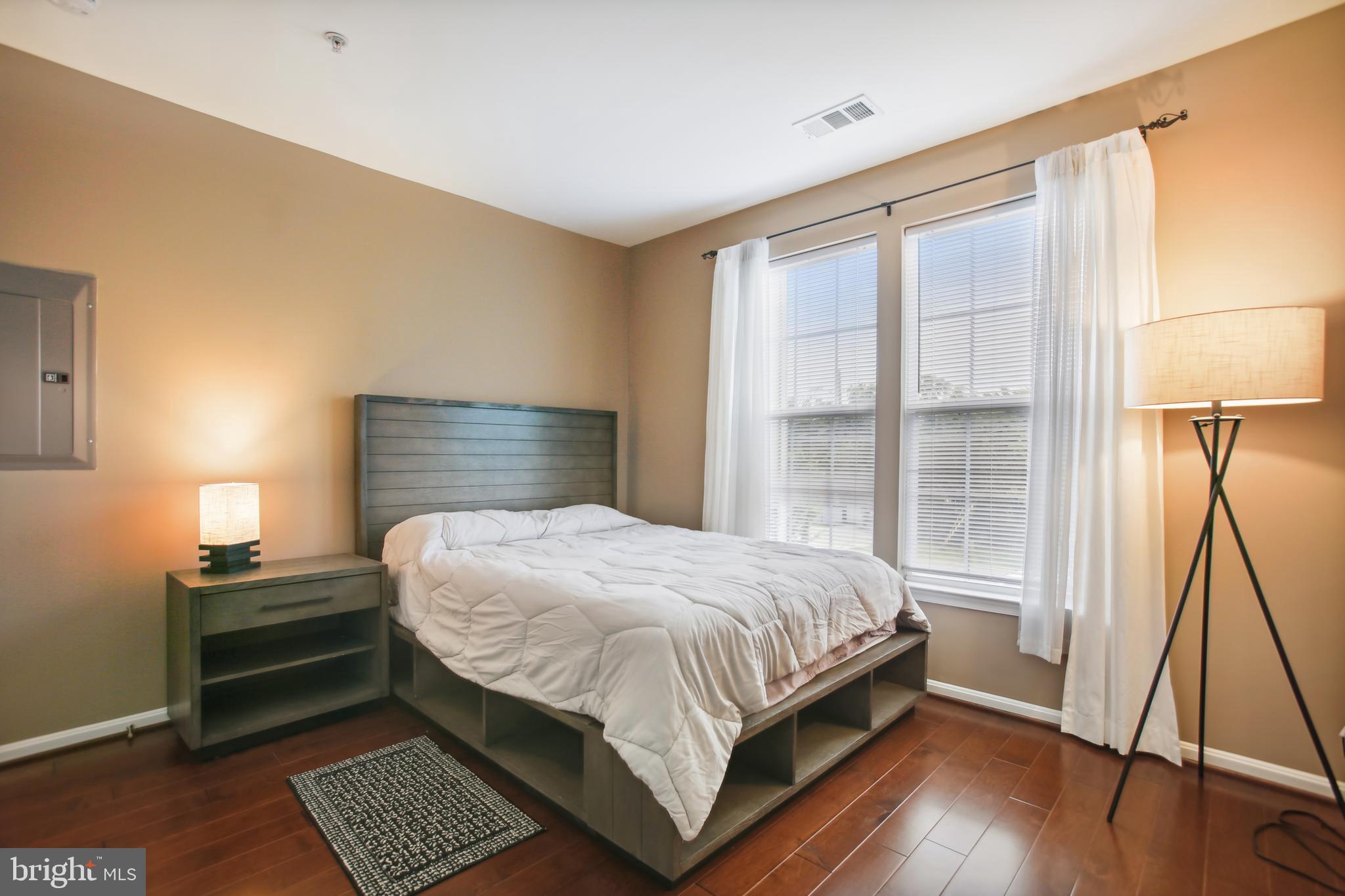 801 S GREENBRIER STREET 220