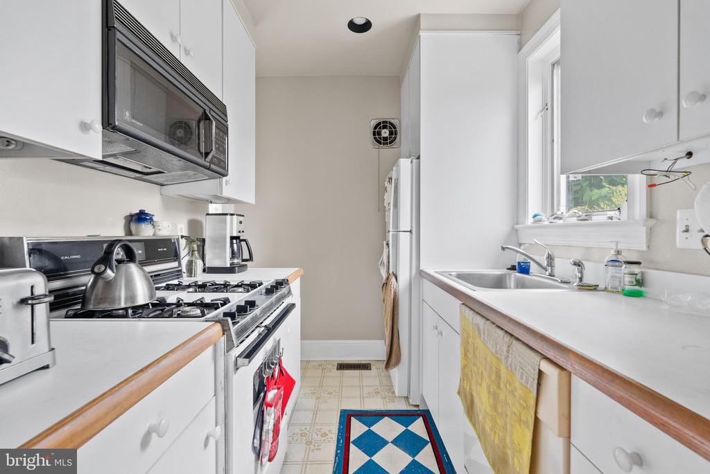 2600 18TH STREET N