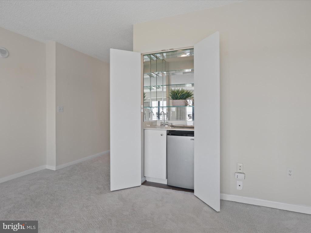 1300 CRYSTAL DRIVE 1002-S