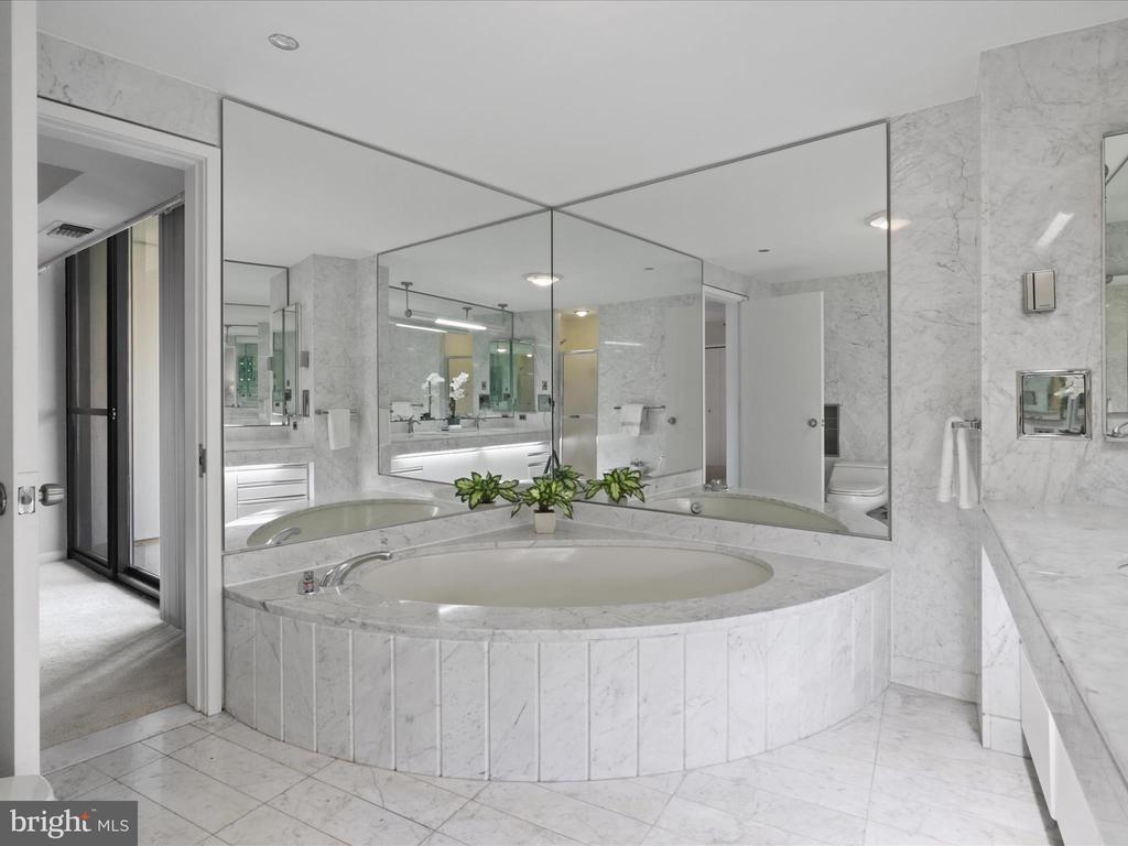 1300 CRYSTAL DRIVE 1002-S