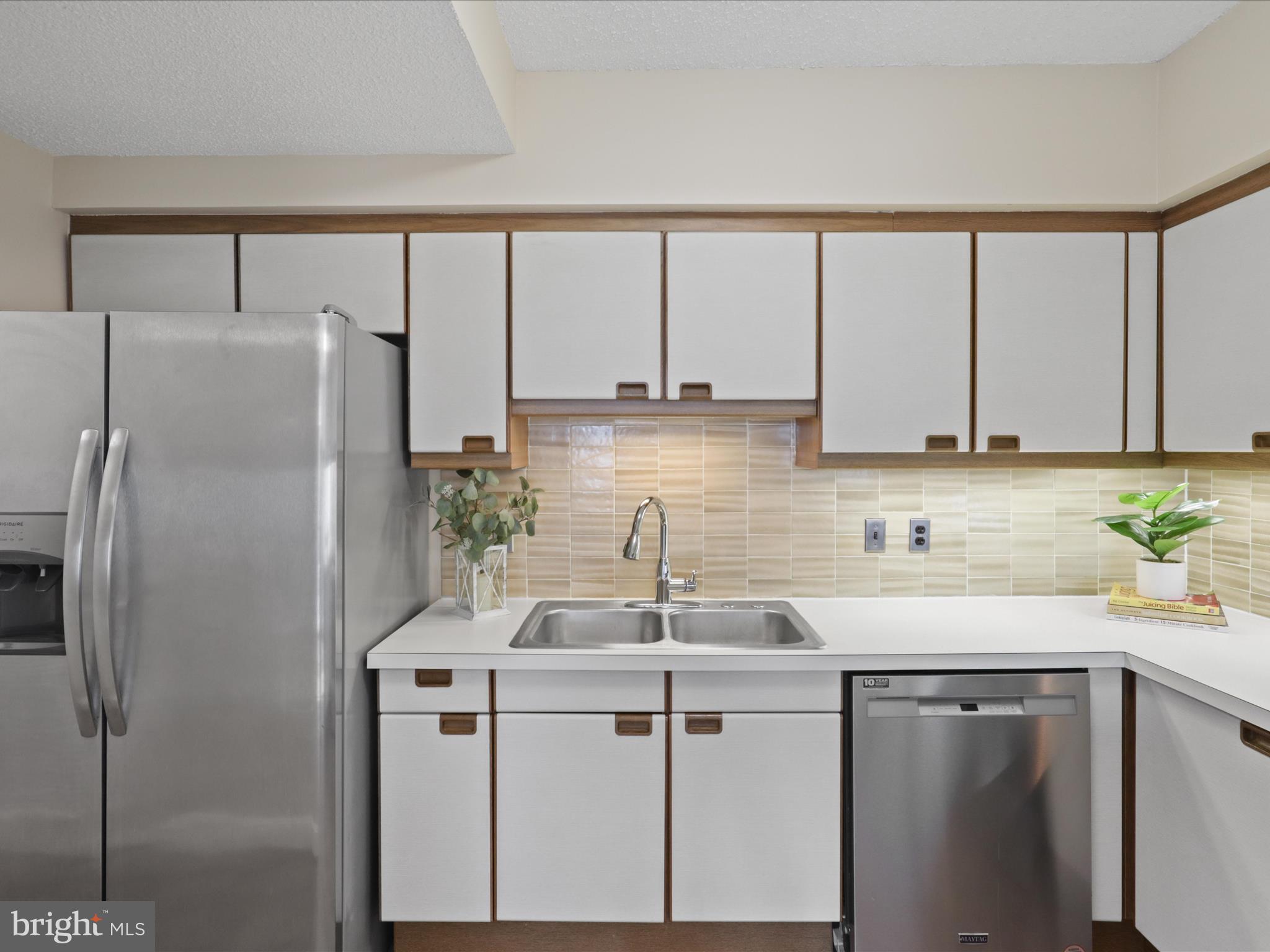 1300 CRYSTAL DRIVE 1002-S