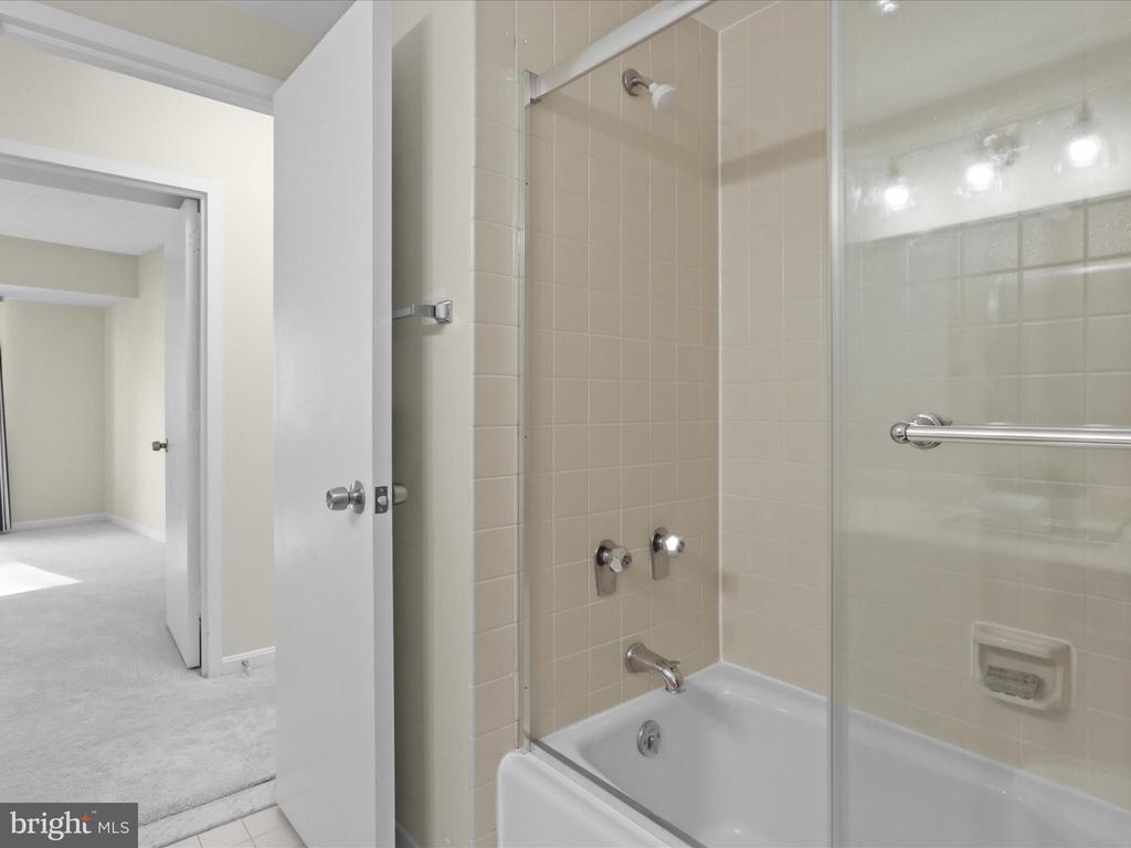 1300 CRYSTAL DRIVE 1002-S