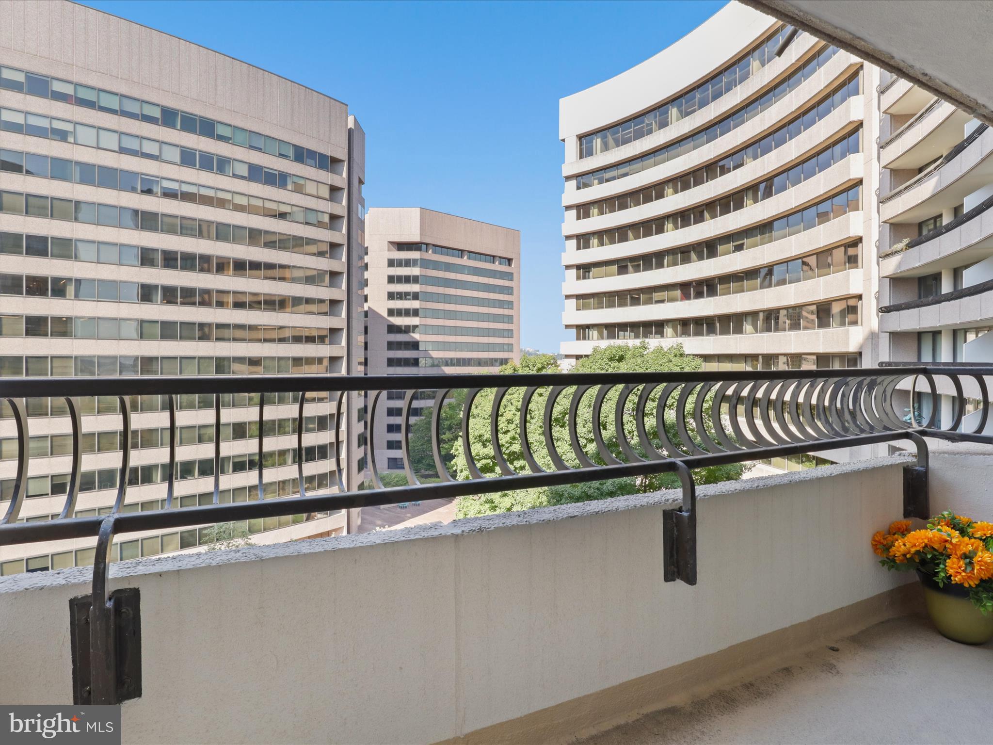 1300 CRYSTAL DRIVE 1002-S