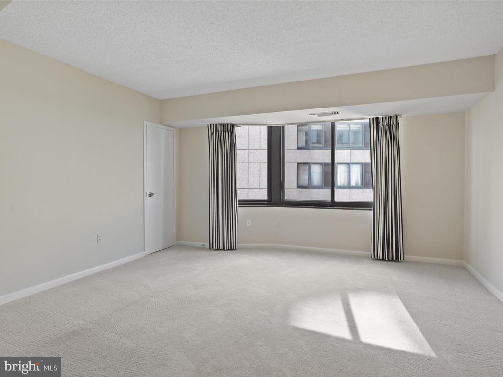 1300 CRYSTAL DRIVE 1002-S