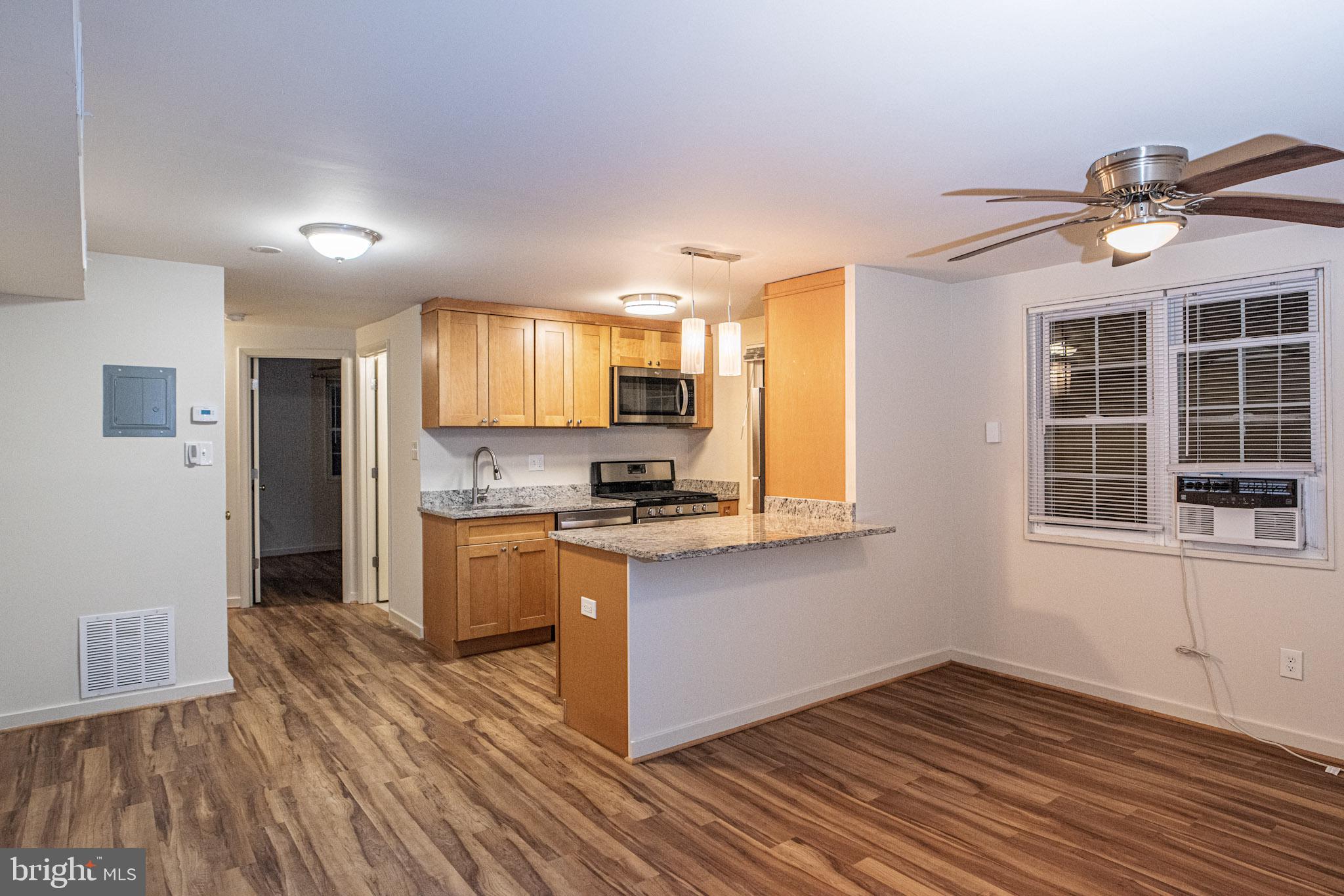 129 S COURTHOUSE ROAD 9
