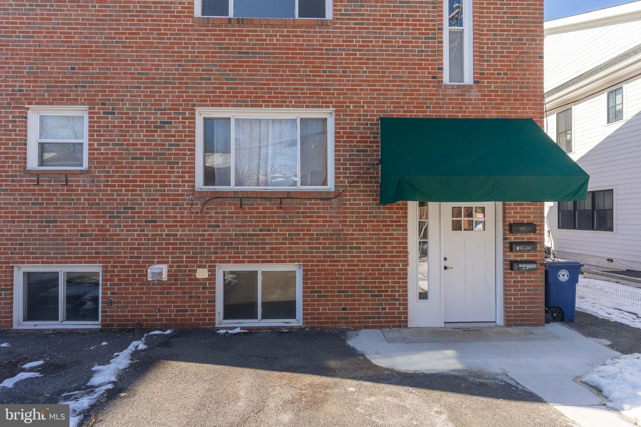 728 WAKEFIELD STREET N UPPER