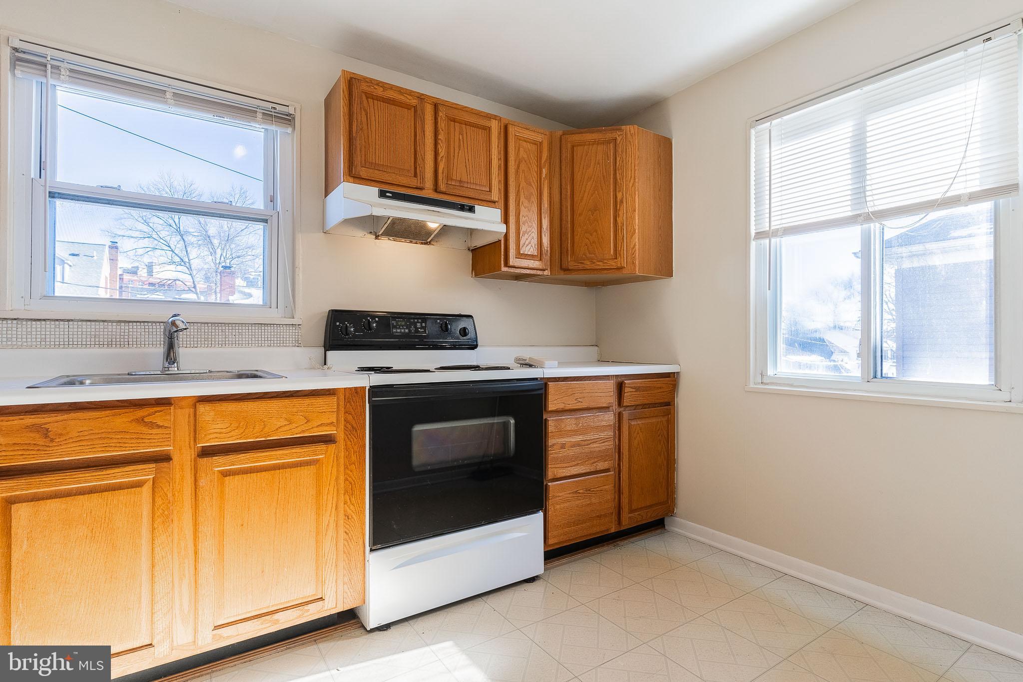 728 WAKEFIELD STREET N UPPER