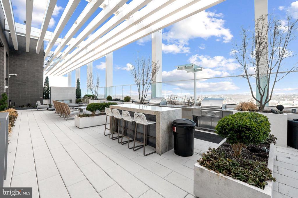 1781 N PIERCE STREET 2201