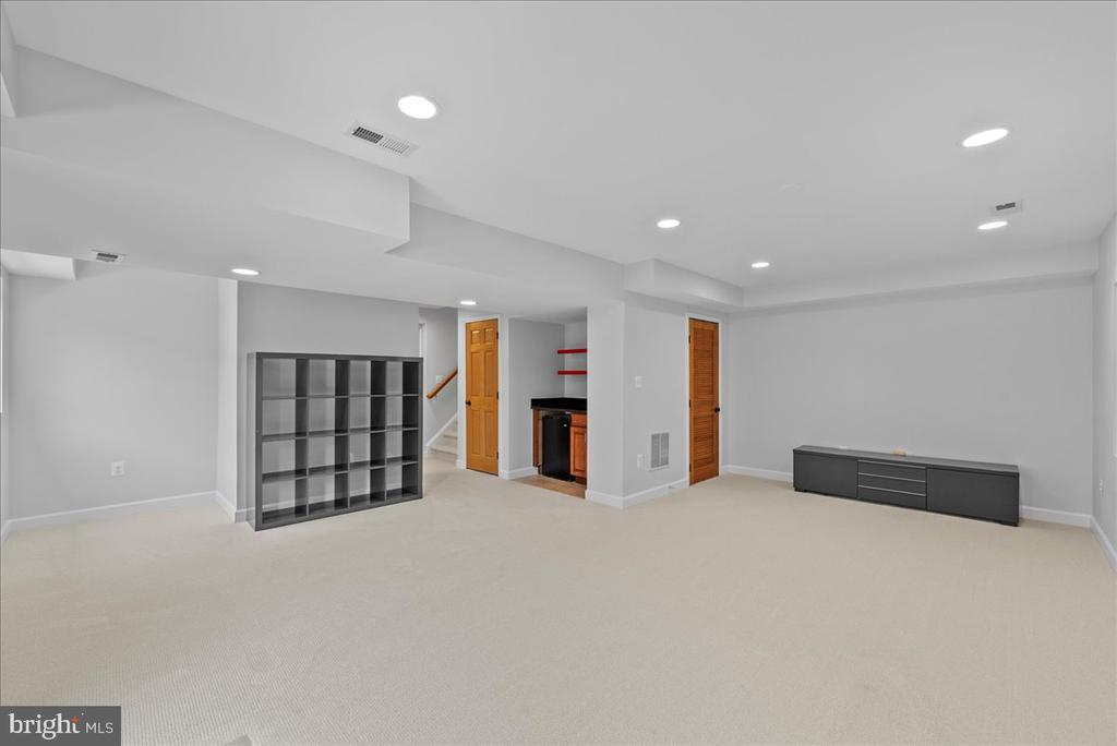 3209 OLD DOMINION DRIVE