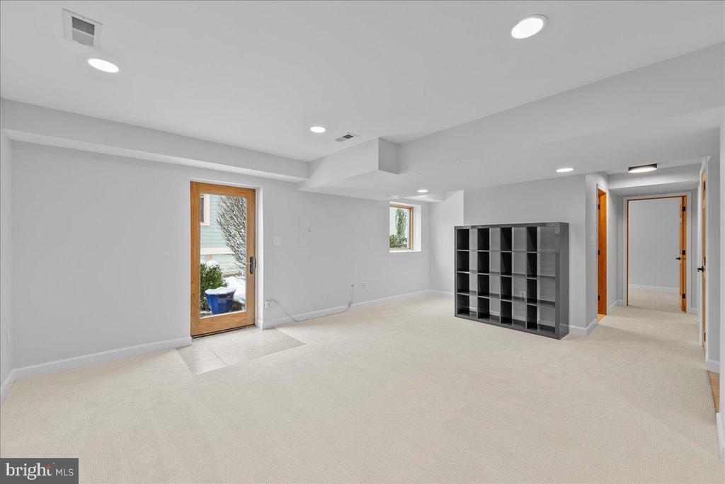 3209 OLD DOMINION DRIVE
