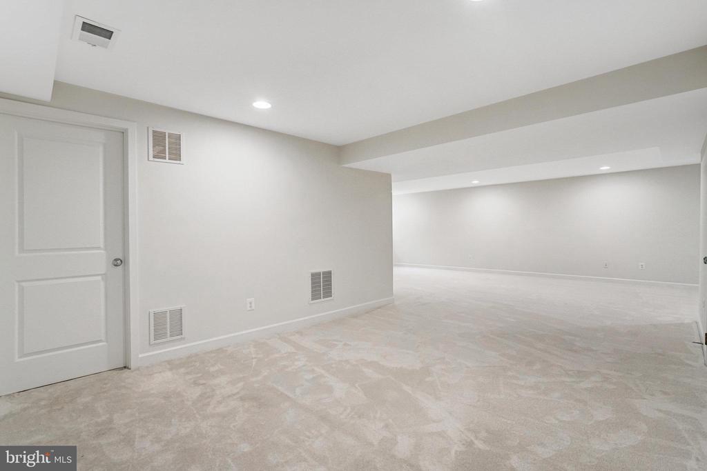 2642 ROBERT WALKER PLACE