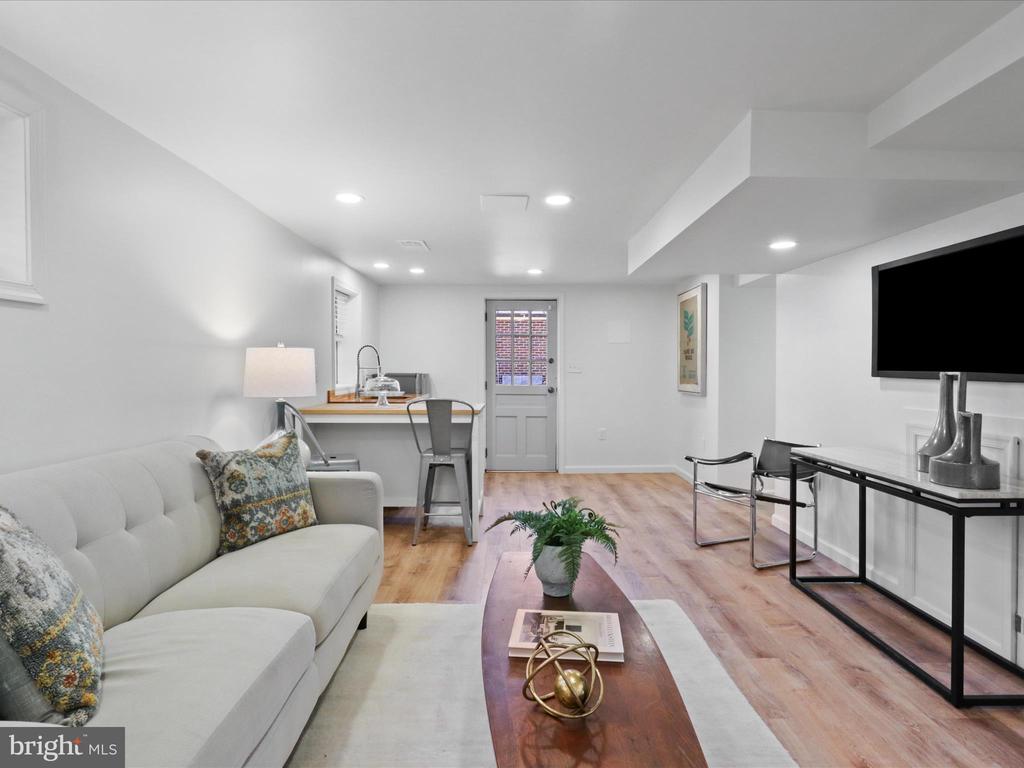 419 N OXFORD STREET