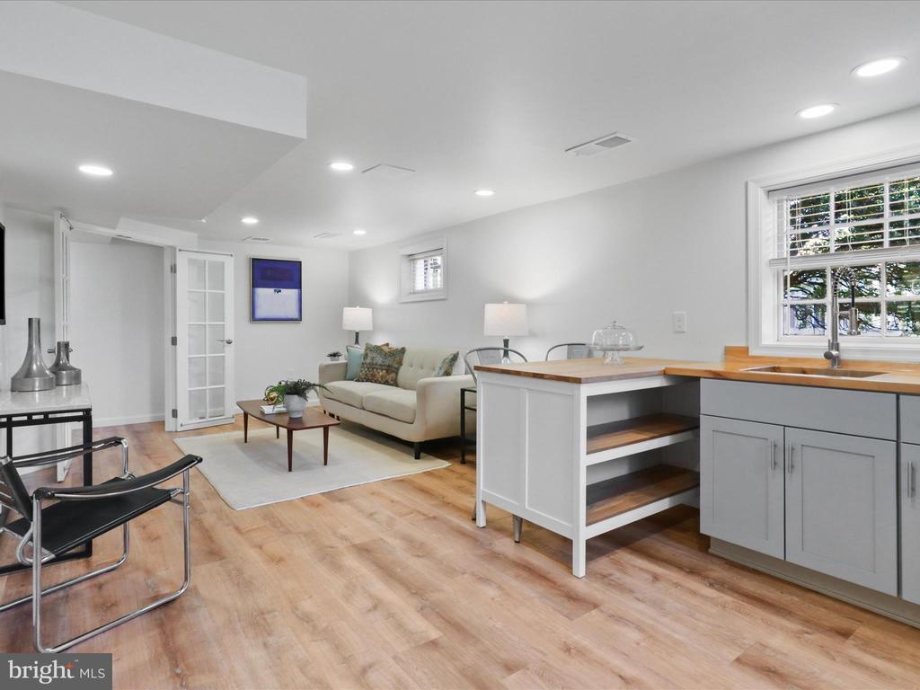 419 N OXFORD STREET