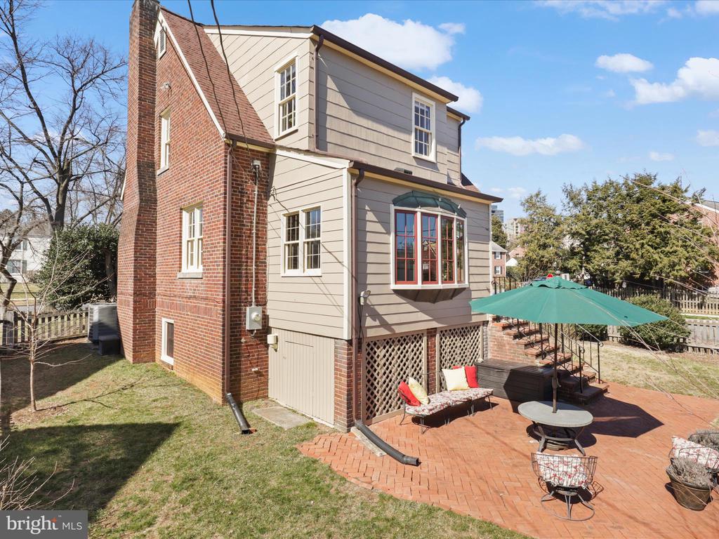 419 N OXFORD STREET