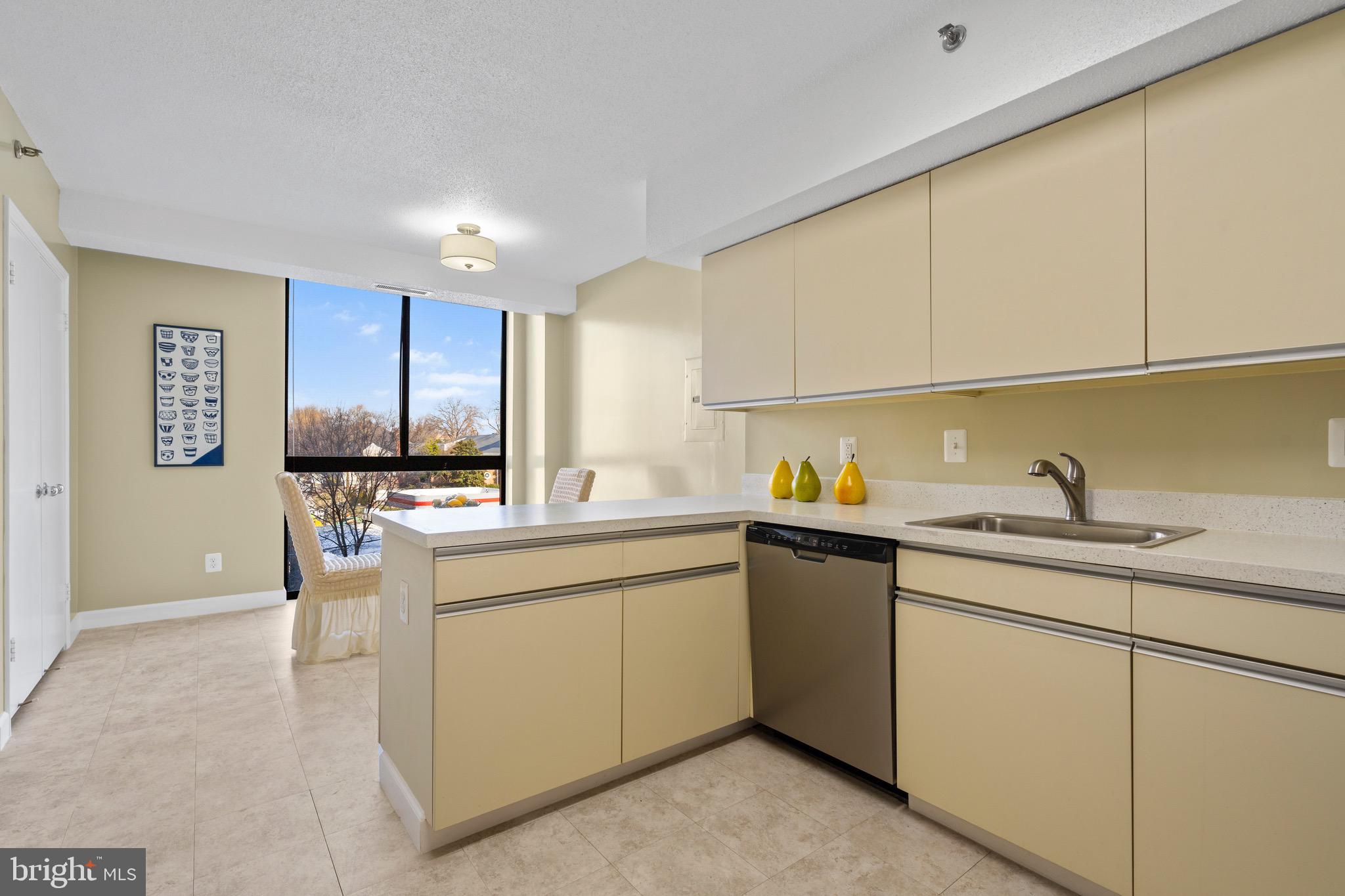 1016 S WAYNE STREET 303