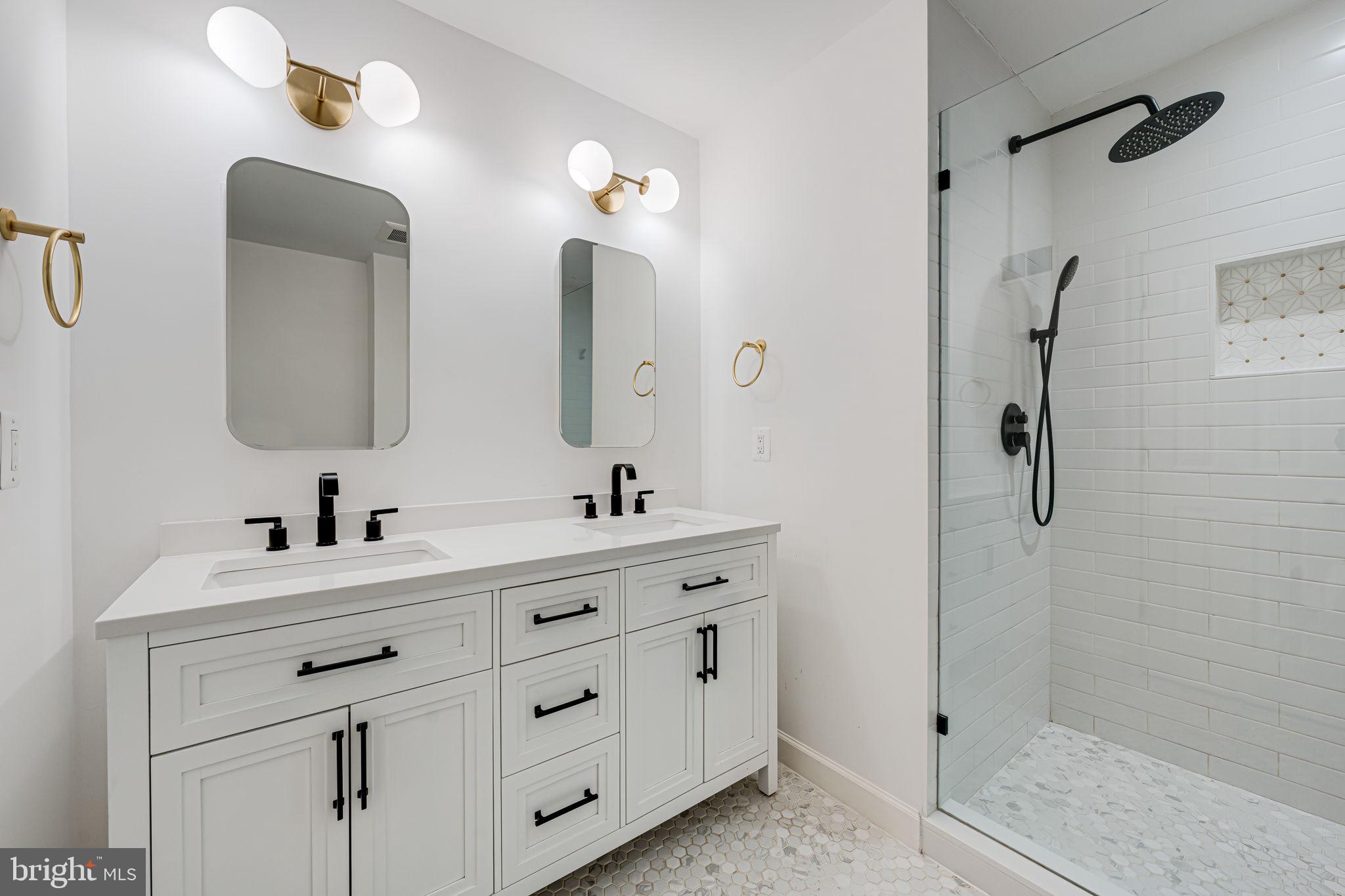 4 S MANCHESTER STREET