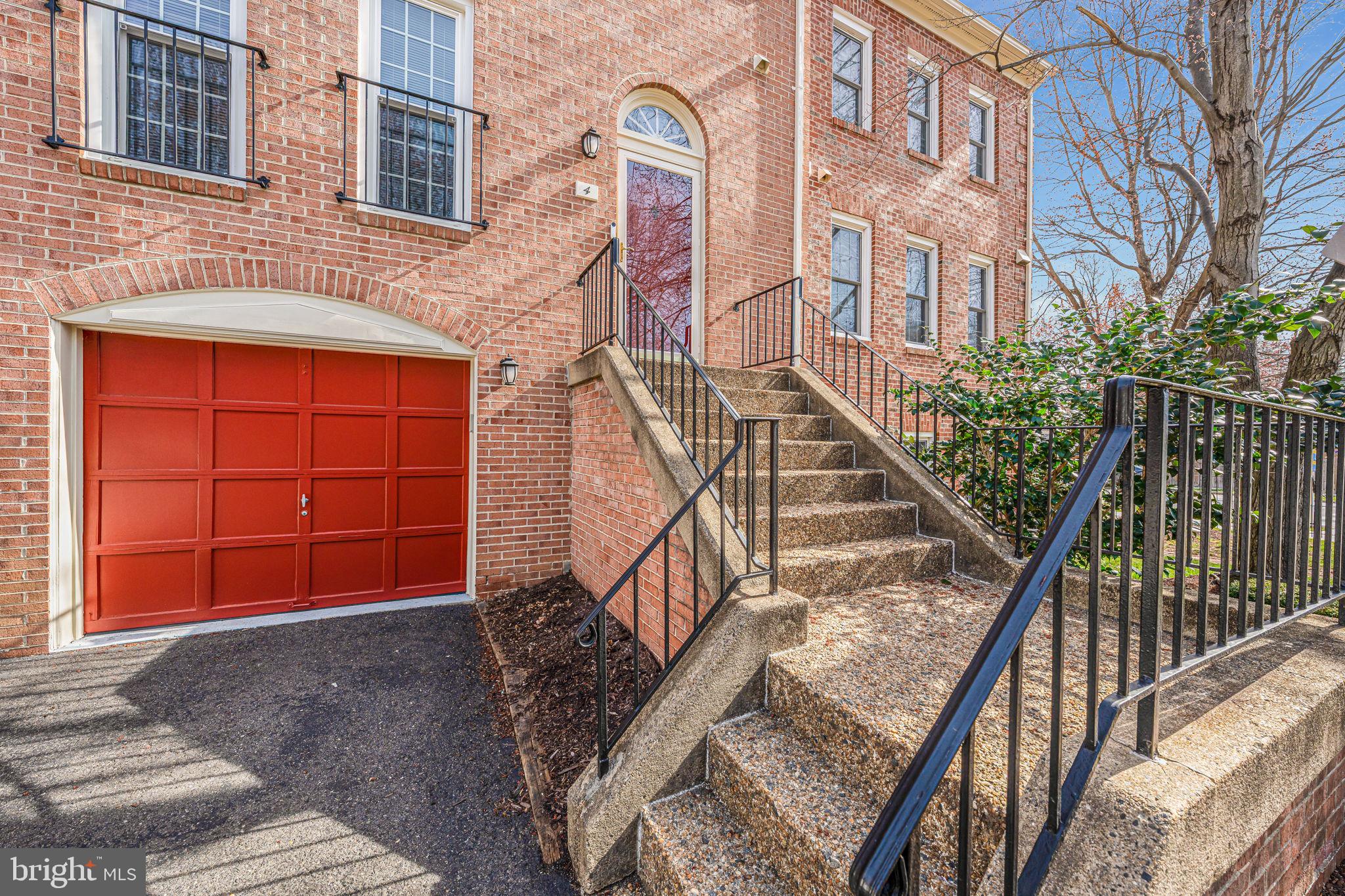 4 S MANCHESTER STREET