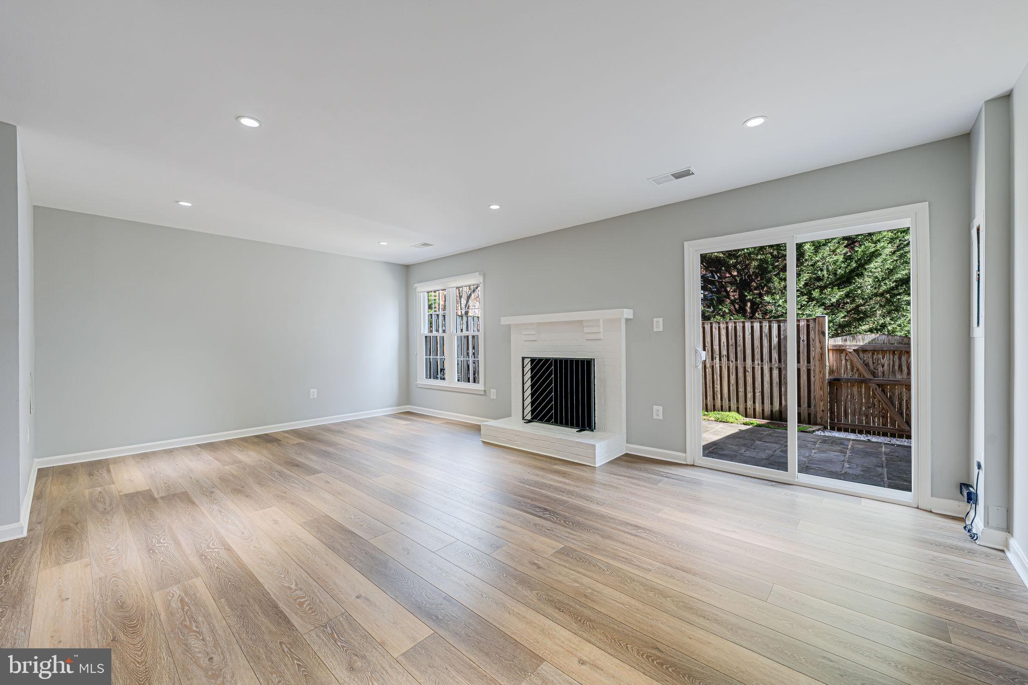 4 S MANCHESTER STREET