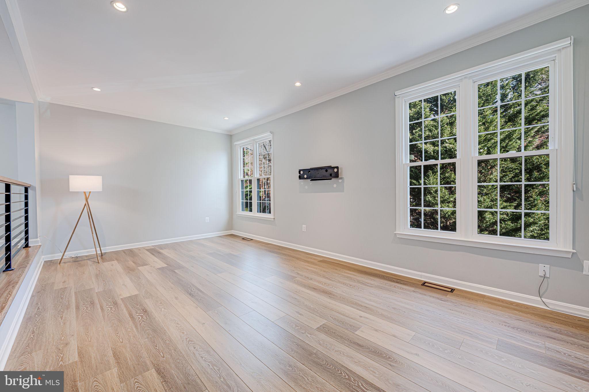 4 S MANCHESTER STREET