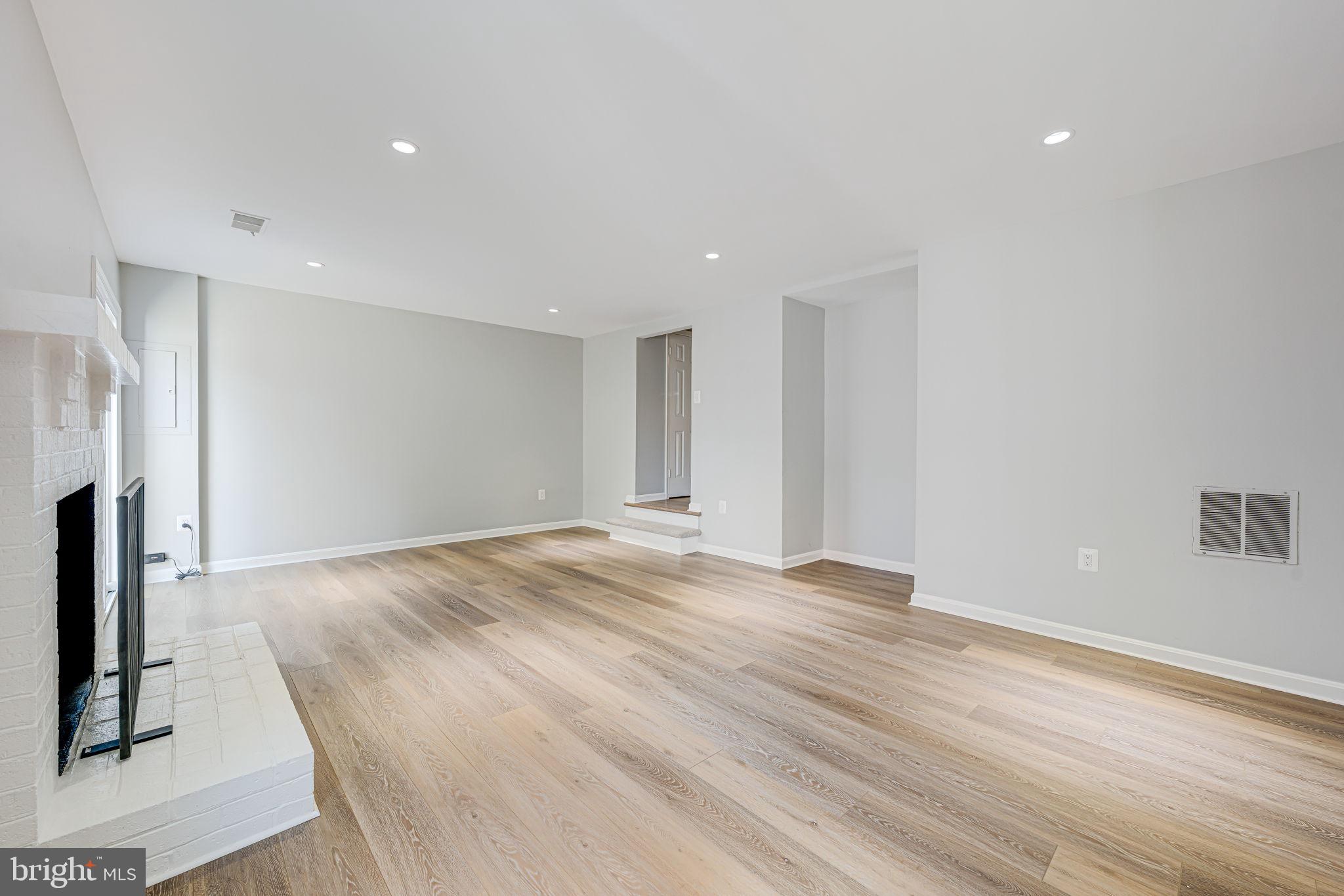 4 S MANCHESTER STREET