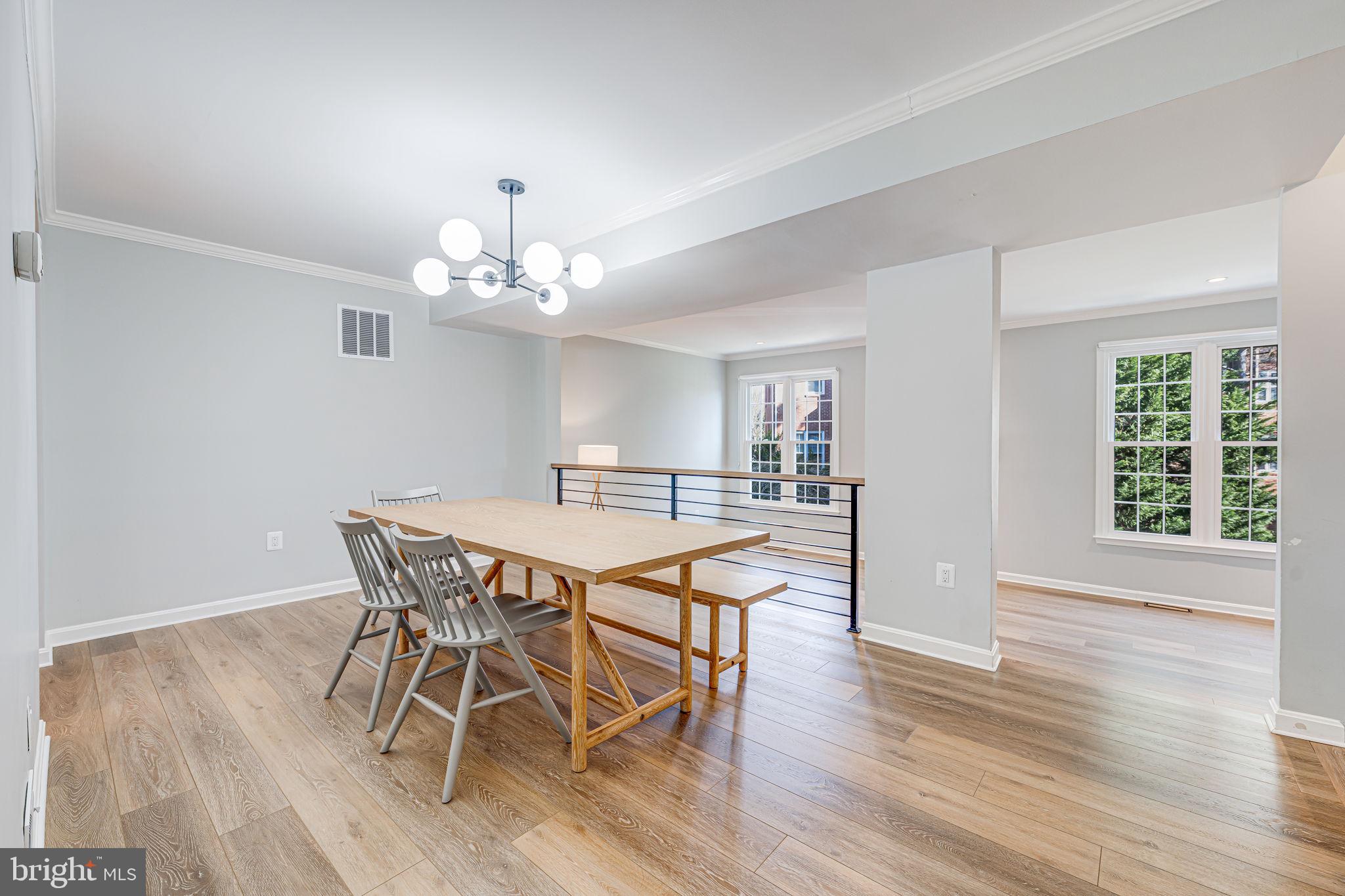 4 S MANCHESTER STREET