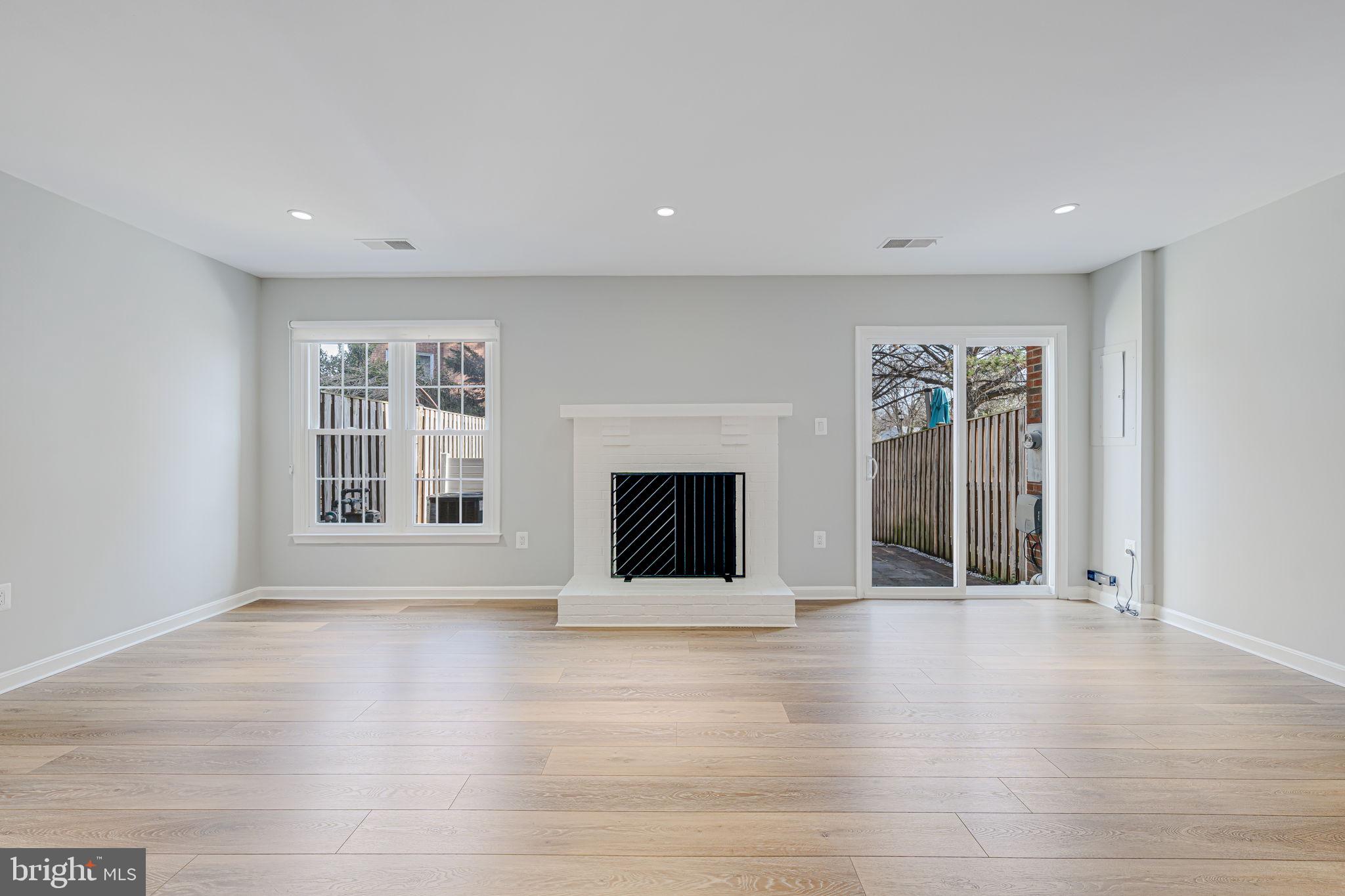 4 S MANCHESTER STREET