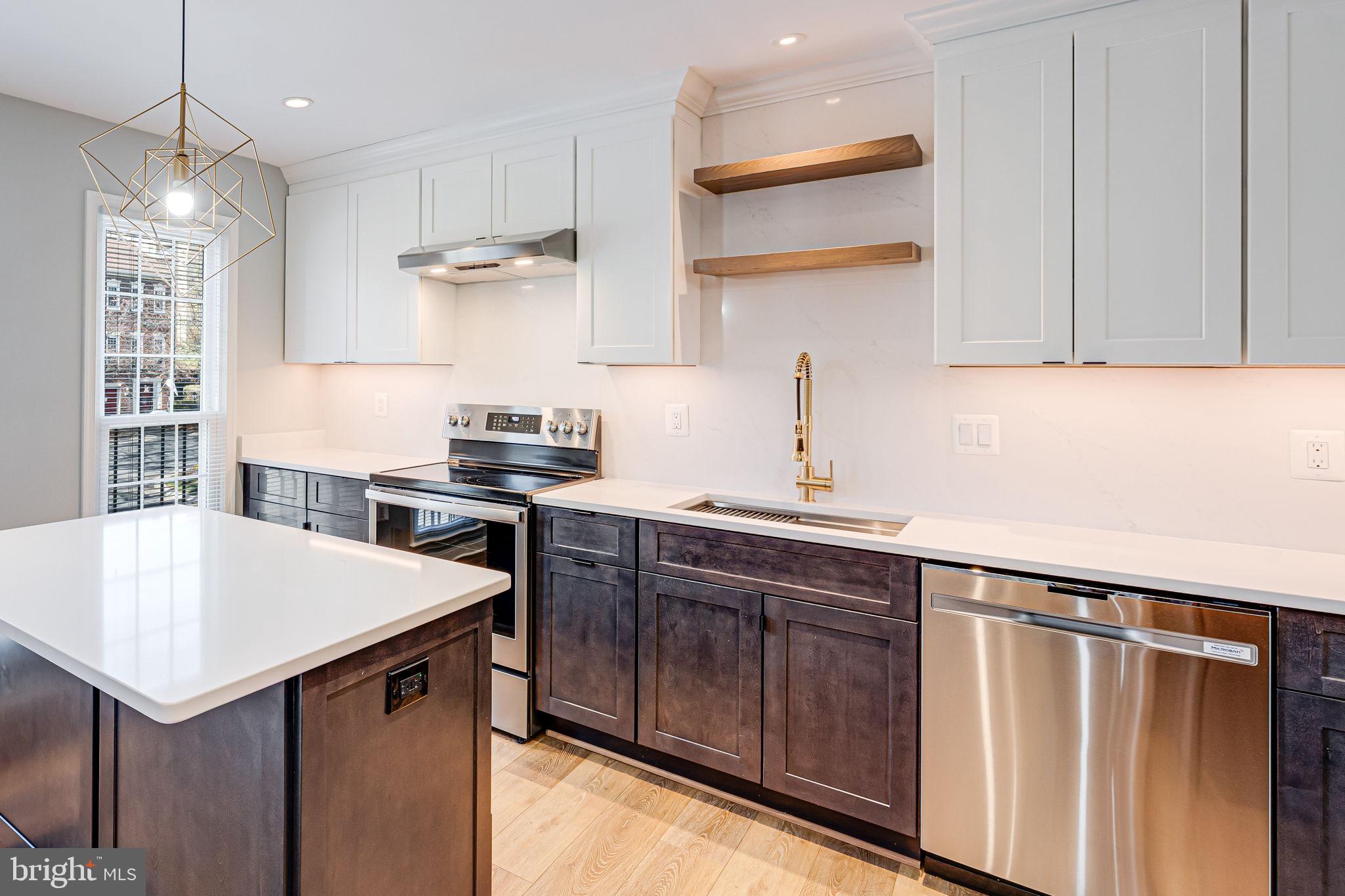 4 S MANCHESTER STREET